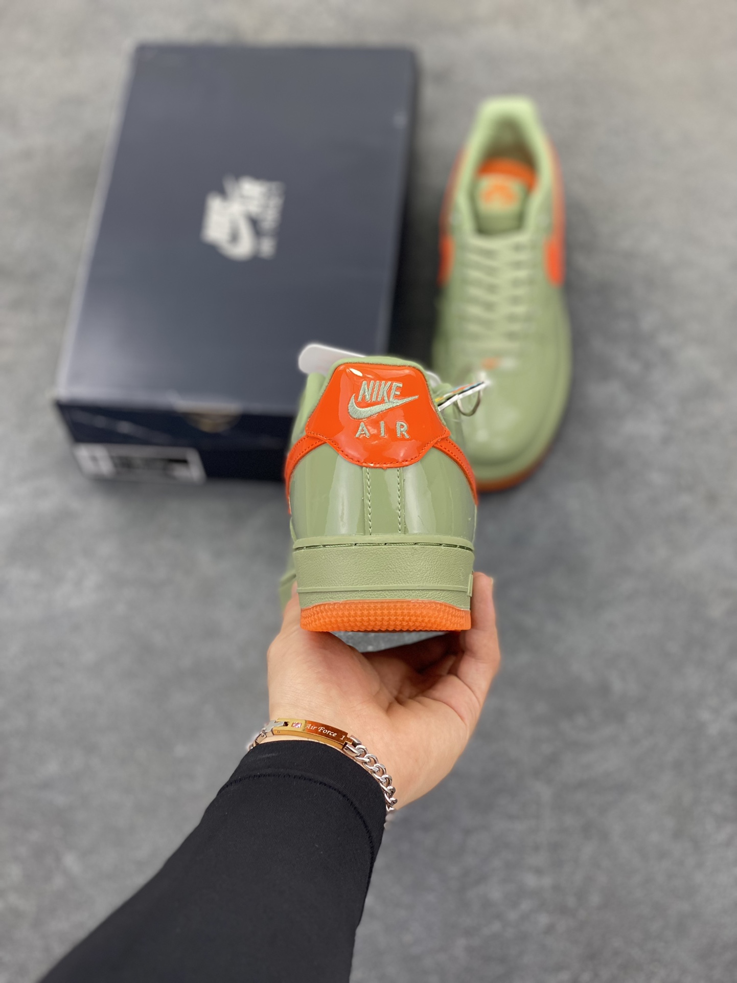 图片[4]-Nike Air Force 1 Low 镜面绿橙勾 空军一号低帮运动休闲板鞋 原楦头原纸板 打造纯正空军版型#专注外贸渠道 全掌内置蜂窝气垫 #原盒配件 原厂中底钢印、拉帮完美 货号：HJ9918-386 尺码：36 36.5 37.5 38 38.5 39 40 40.5 41 42 42.5 43 44 44.5 45-选品中心