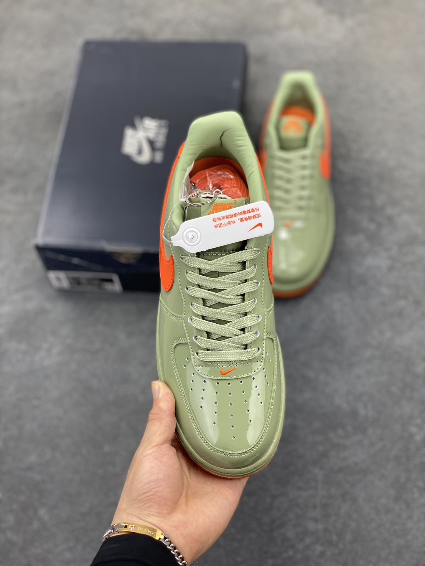 图片[2]-Nike Air Force 1 Low 镜面绿橙勾 空军一号低帮运动休闲板鞋 原楦头原纸板 打造纯正空军版型#专注外贸渠道 全掌内置蜂窝气垫 #原盒配件 原厂中底钢印、拉帮完美 货号：HJ9918-386 尺码：36 36.5 37.5 38 38.5 39 40 40.5 41 42 42.5 43 44 44.5 45-选品中心