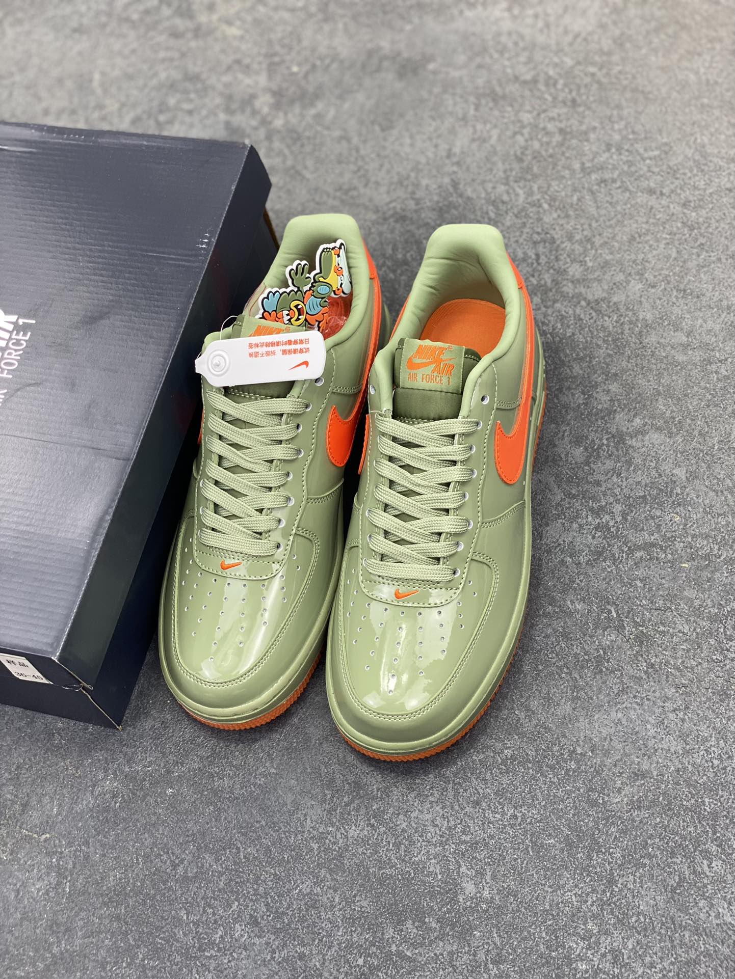 图片[8]-Nike Air Force 1 Low 镜面绿橙勾 空军一号低帮运动休闲板鞋 原楦头原纸板 打造纯正空军版型#专注外贸渠道 全掌内置蜂窝气垫 #原盒配件 原厂中底钢印、拉帮完美 货号：HJ9918-386 尺码：36 36.5 37.5 38 38.5 39 40 40.5 41 42 42.5 43 44 44.5 45-选品中心