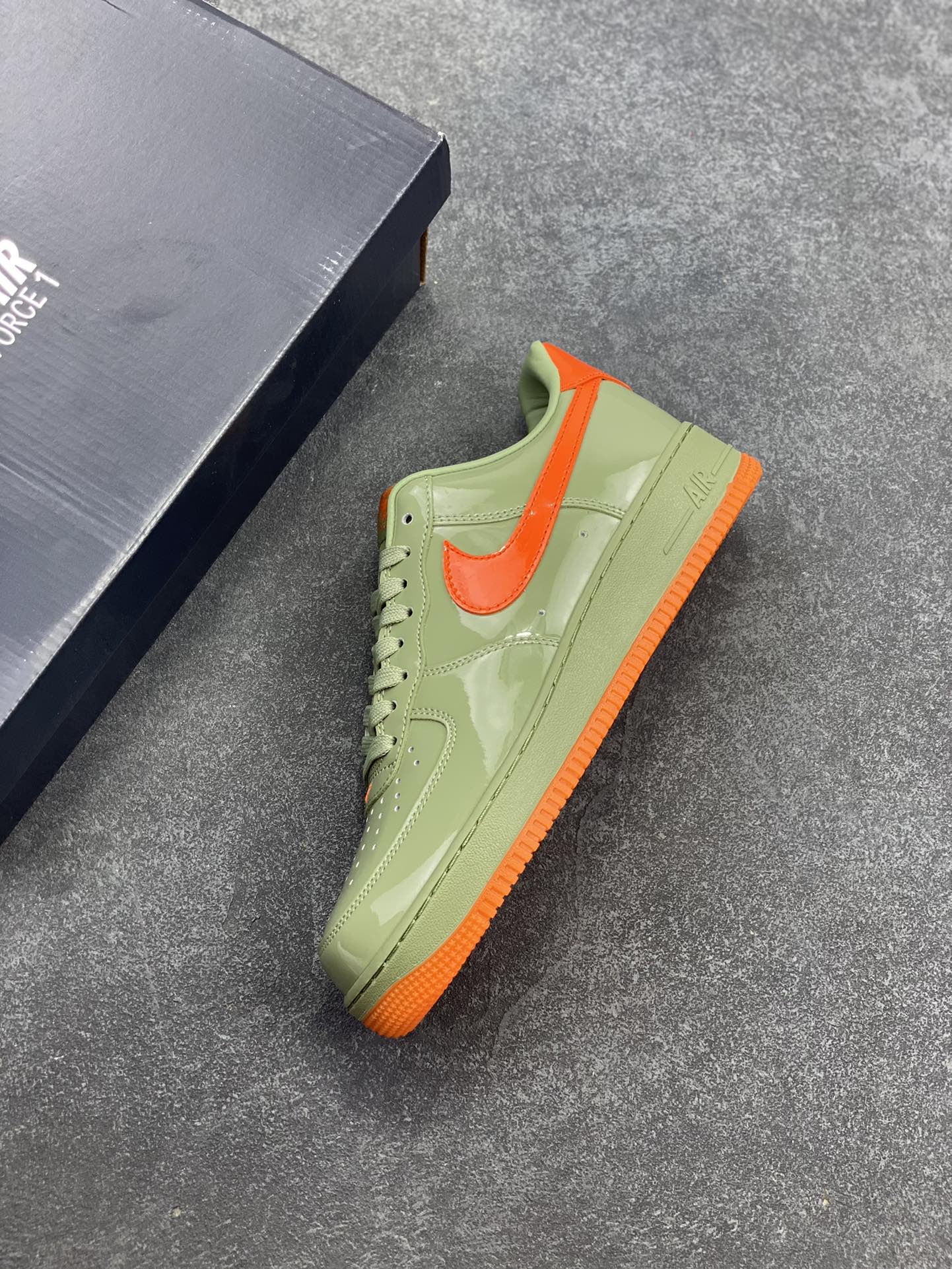 图片[7]-Nike Air Force 1 Low 镜面绿橙勾 空军一号低帮运动休闲板鞋 原楦头原纸板 打造纯正空军版型#专注外贸渠道 全掌内置蜂窝气垫 #原盒配件 原厂中底钢印、拉帮完美 货号：HJ9918-386 尺码：36 36.5 37.5 38 38.5 39 40 40.5 41 42 42.5 43 44 44.5 45-选品中心