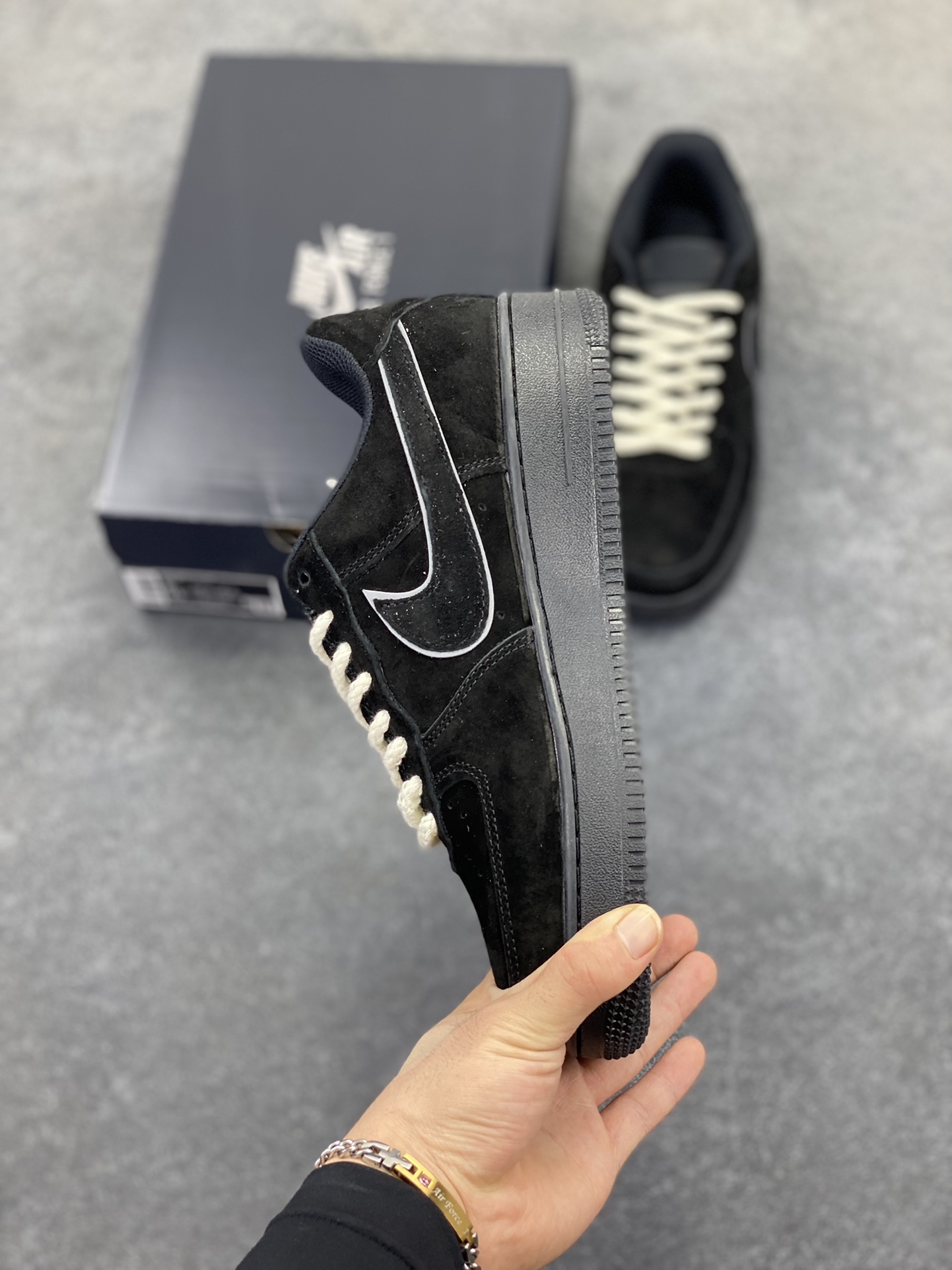 图片[3]-Nike Air Force 1 Low 空军一号低帮百搭休闲运动板鞋。柔软、弹性十足的缓震性能和出色的中底设计，横跨复古与现代的外型结合，造就出风靡全球三十多年的Force 1，直到今天还深受青睐。 货号：CW2288-111 尺码：36 36.5 37.5 38 38.5 39 40 40.5 41 42 42.5 43 44 44.5 45-选品中心