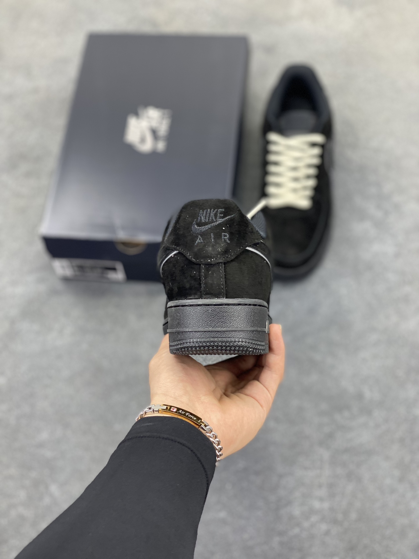 图片[4]-Nike Air Force 1 Low 空军一号低帮百搭休闲运动板鞋。柔软、弹性十足的缓震性能和出色的中底设计，横跨复古与现代的外型结合，造就出风靡全球三十多年的Force 1，直到今天还深受青睐。 货号：CW2288-111 尺码：36 36.5 37.5 38 38.5 39 40 40.5 41 42 42.5 43 44 44.5 45-选品中心