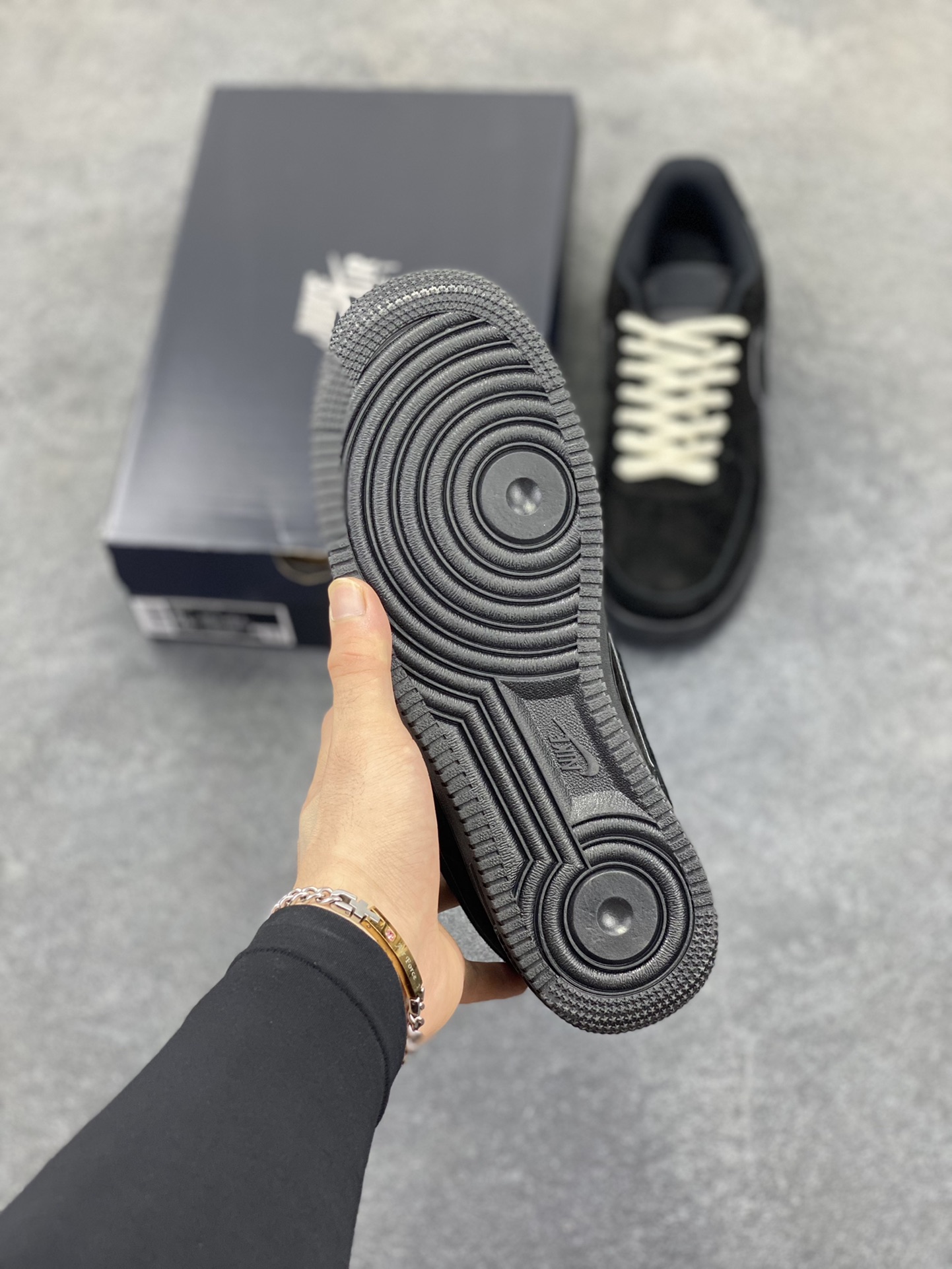 图片[5]-Nike Air Force 1 Low 空军一号低帮百搭休闲运动板鞋。柔软、弹性十足的缓震性能和出色的中底设计，横跨复古与现代的外型结合，造就出风靡全球三十多年的Force 1，直到今天还深受青睐。 货号：CW2288-111 尺码：36 36.5 37.5 38 38.5 39 40 40.5 41 42 42.5 43 44 44.5 45-选品中心