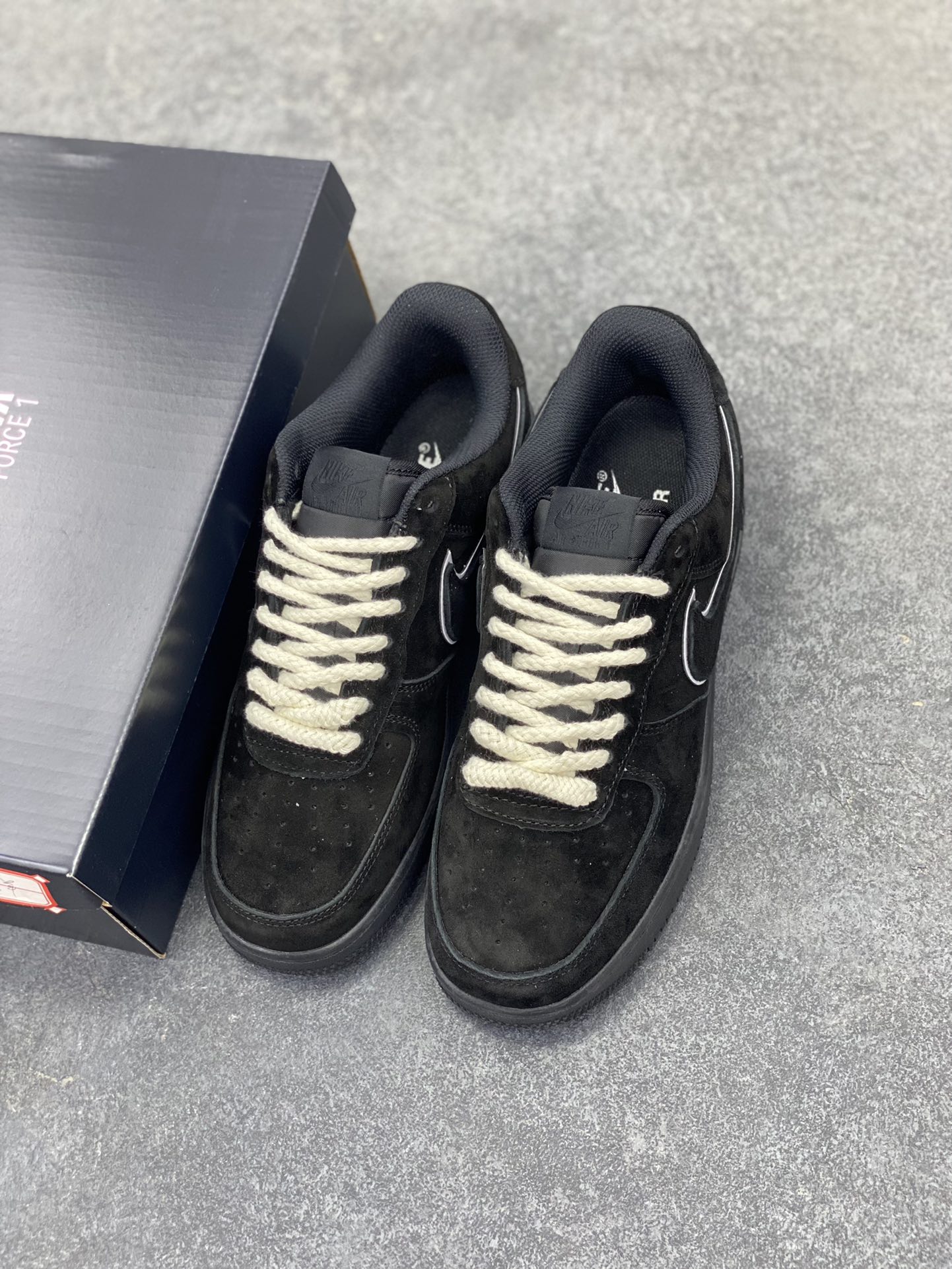 图片[8]-Nike Air Force 1 Low 空军一号低帮百搭休闲运动板鞋。柔软、弹性十足的缓震性能和出色的中底设计，横跨复古与现代的外型结合，造就出风靡全球三十多年的Force 1，直到今天还深受青睐。 货号：CW2288-111 尺码：36 36.5 37.5 38 38.5 39 40 40.5 41 42 42.5 43 44 44.5 45-选品中心