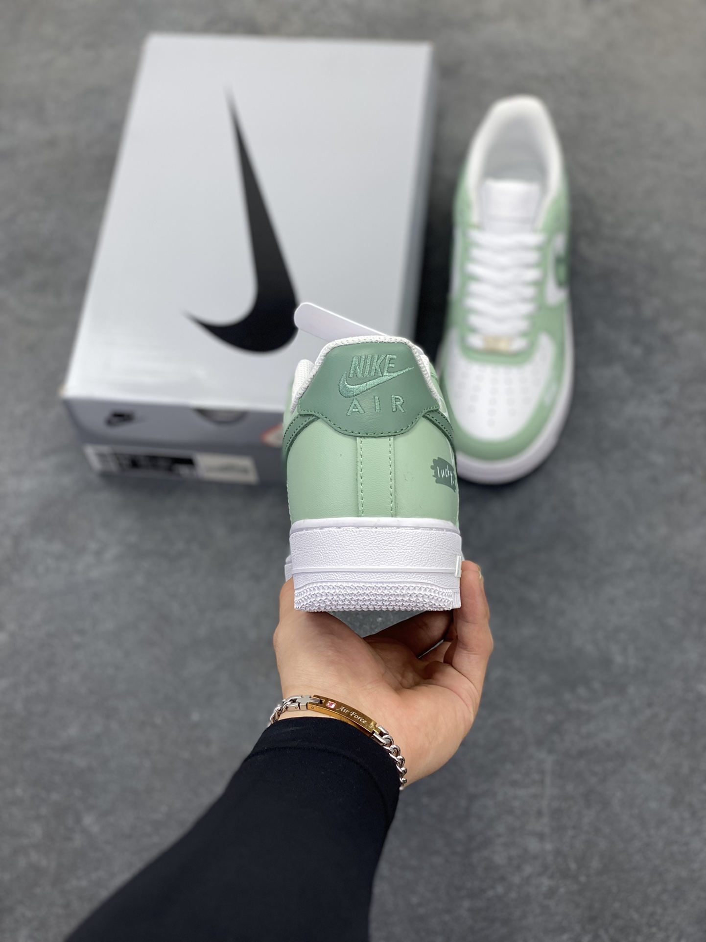 图片[4]-Nike Air Force 1 Low’07 捣蛋鬼 空军一号低帮休闲板鞋 定制皮料 定制鞋盒 原楦原纸板 纯正空军版型 内置全掌气垫 货号：ZH0316-096 尺码：36 36.5 37.5 38 38.5 39 40 40.5 41 42 42.5 43 44 44.5 45-选品中心