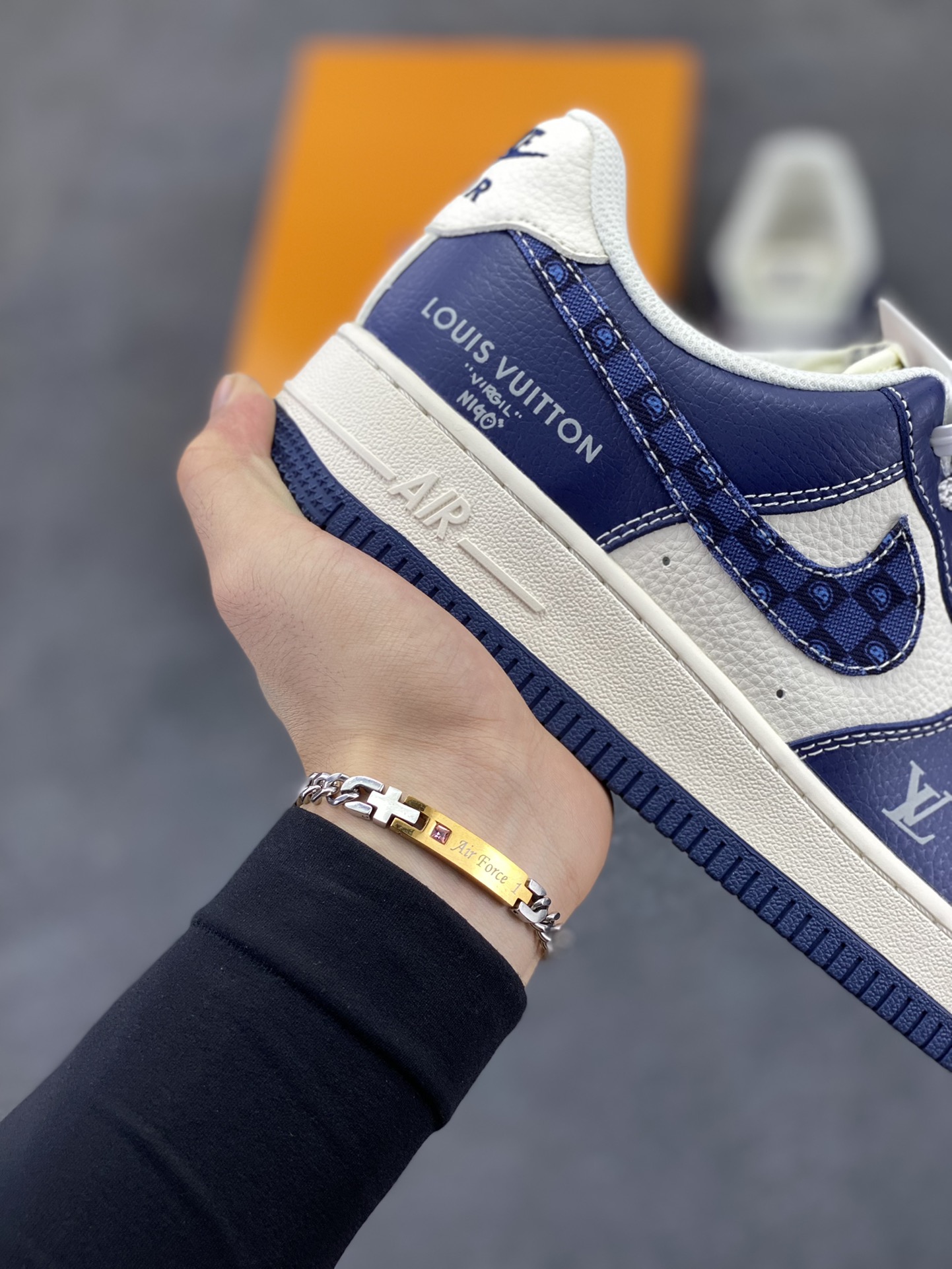 图片[6]-NIke Air Force 1 \’07 Low “LV联名——海军蓝腰果花”空军一号 低帮 运动鞋 休闲鞋 折边针车 工艺难度大 原楦头原纸板 原装鞋盒 定制五金配件 内置全掌气垫 原厂鞋底 货号：JP8028-009 尺码：36 36.5 37.5 38 38.5 39 40 40.5 41 42 42.5 43 44 44.5 45-选品中心