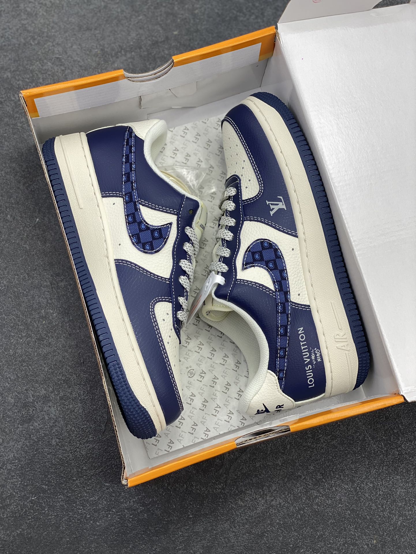 图片[9]-NIke Air Force 1 \’07 Low “LV联名——海军蓝腰果花”空军一号 低帮 运动鞋 休闲鞋 折边针车 工艺难度大 原楦头原纸板 原装鞋盒 定制五金配件 内置全掌气垫 原厂鞋底 货号：JP8028-009 尺码：36 36.5 37.5 38 38.5 39 40 40.5 41 42 42.5 43 44 44.5 45-选品中心