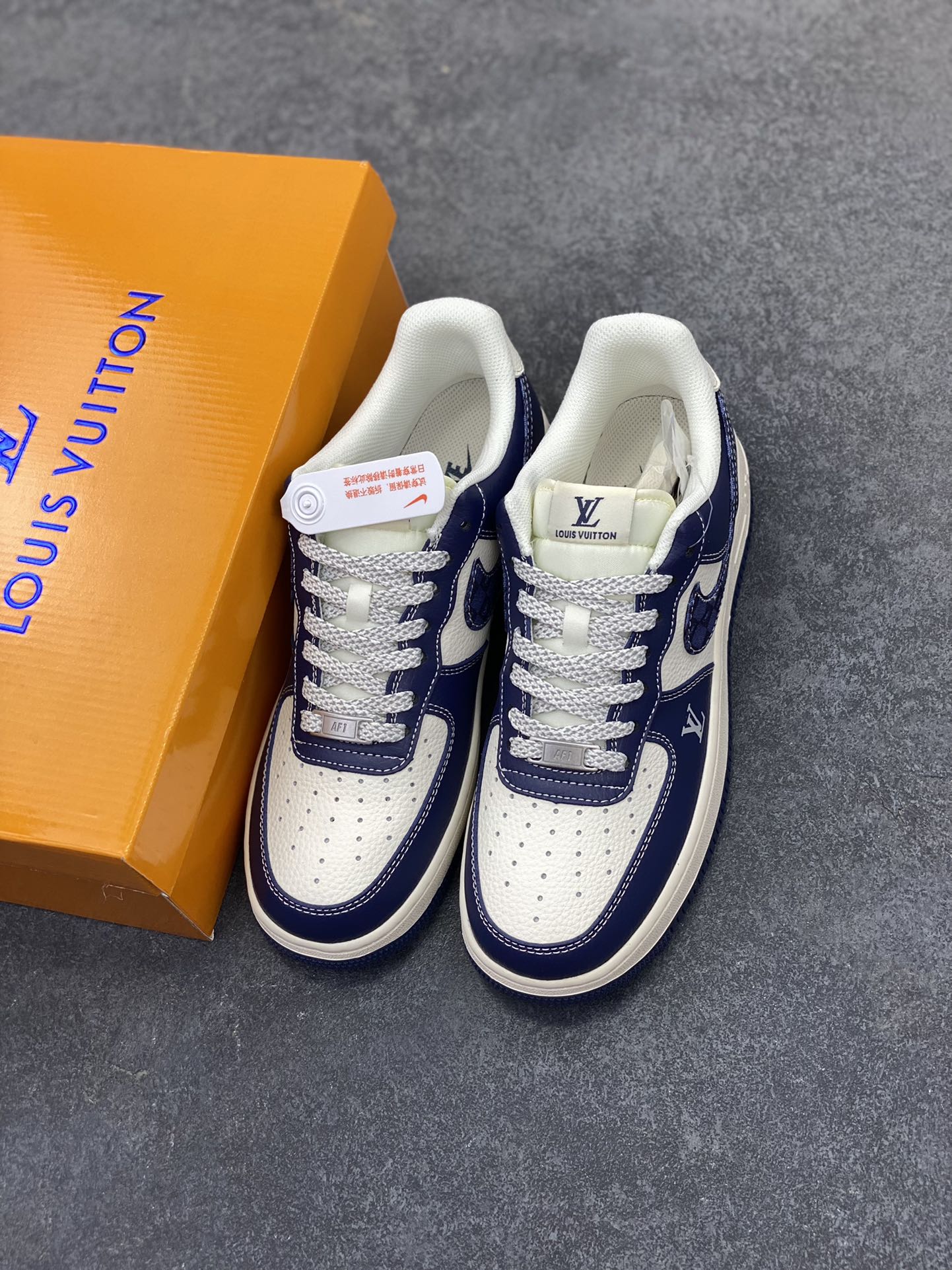 图片[8]-NIke Air Force 1 \’07 Low “LV联名——海军蓝腰果花”空军一号 低帮 运动鞋 休闲鞋 折边针车 工艺难度大 原楦头原纸板 原装鞋盒 定制五金配件 内置全掌气垫 原厂鞋底 货号：JP8028-009 尺码：36 36.5 37.5 38 38.5 39 40 40.5 41 42 42.5 43 44 44.5 45-选品中心