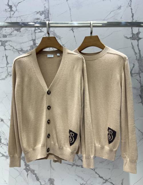 Burberry V-Neck Knit Cardigan: Classic Unisex Style, Soft Fabric, Versatile 1 Burberry V-Neck Knit Cardigan: Classic Unisex Style, Soft Fabric, Versatile