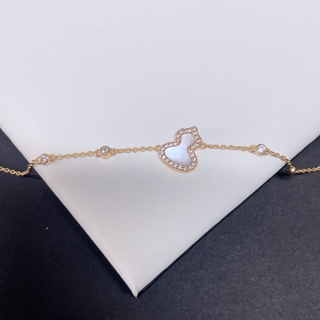 NO:714356,Qeelin Kirin WULU exquisite small gourd purchased from Z development with perfect details in stock ready in stock, qeelin, Cardia high-end jewelry19860909Qeelin麒麟WULU 精致小葫芦 购z开发 细节完美 现货 现货,,qeelin,卡迪亚高端饰品,Jewelry