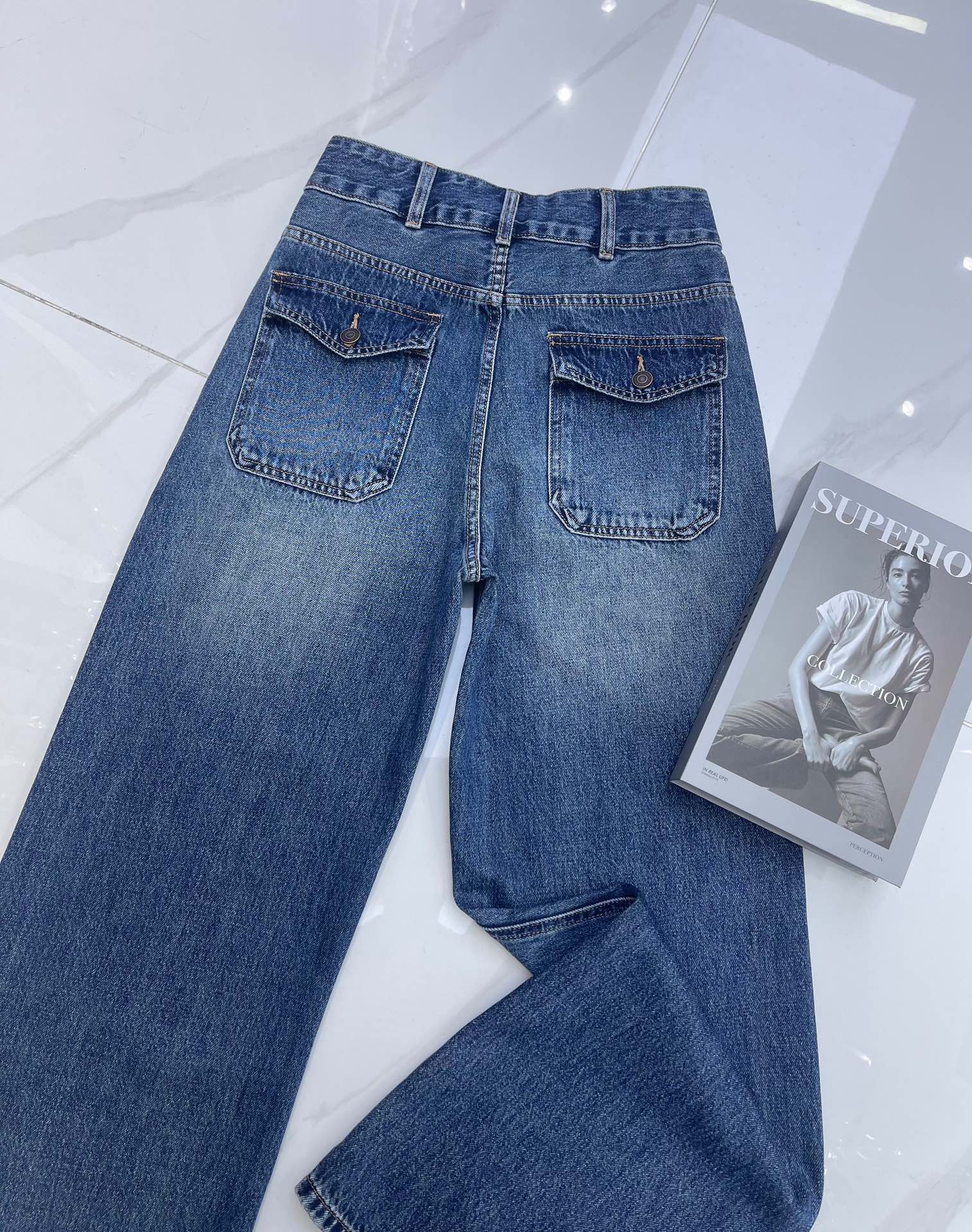 CELINE High-Waisted Wide Leg Jeans with Belt - Chic and Comfortable 9 i1756352720 5811 8
