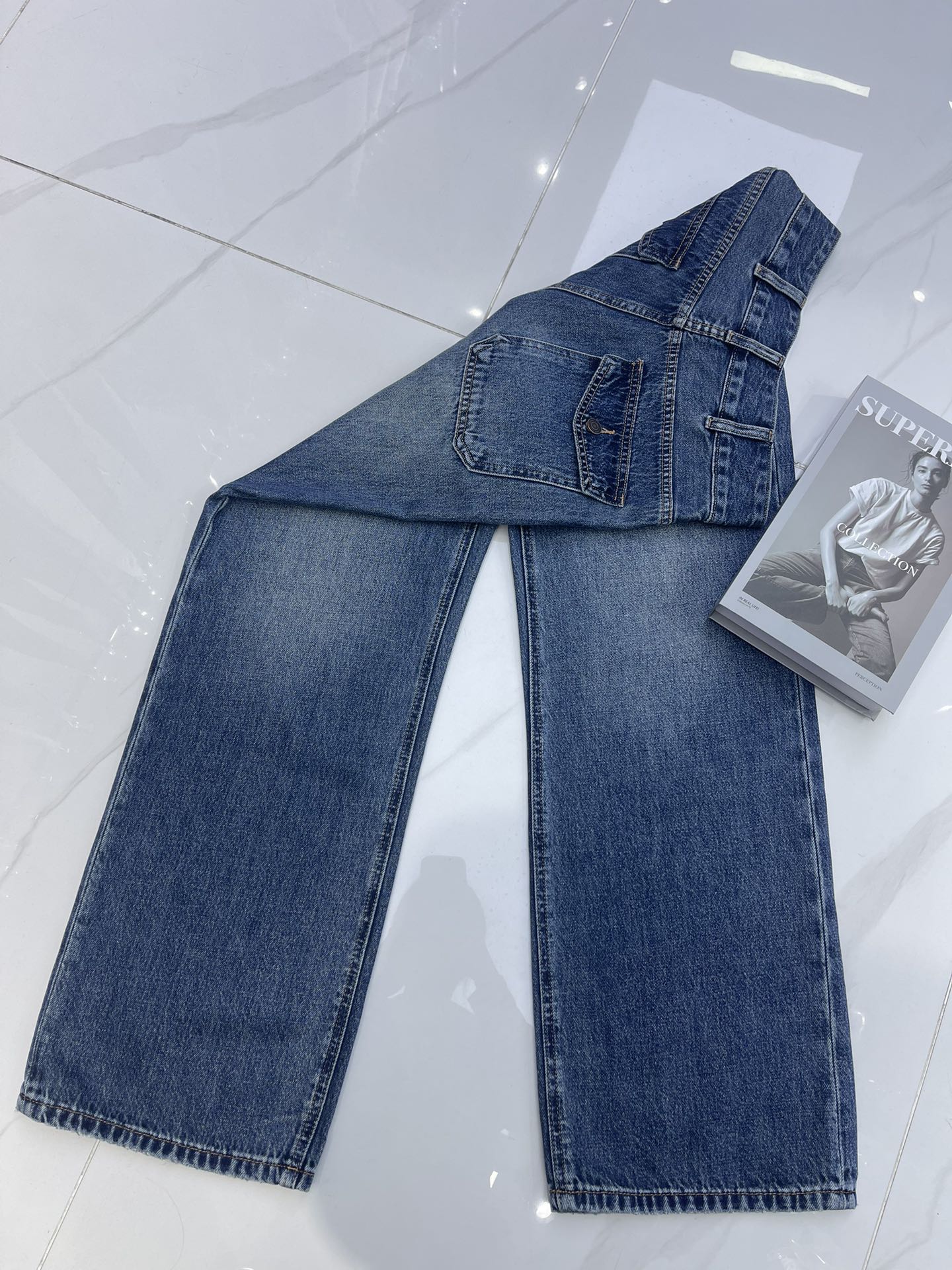 CELINE High-Waisted Wide Leg Jeans with Belt - Chic and Comfortable 7 i1756352720 7669 6