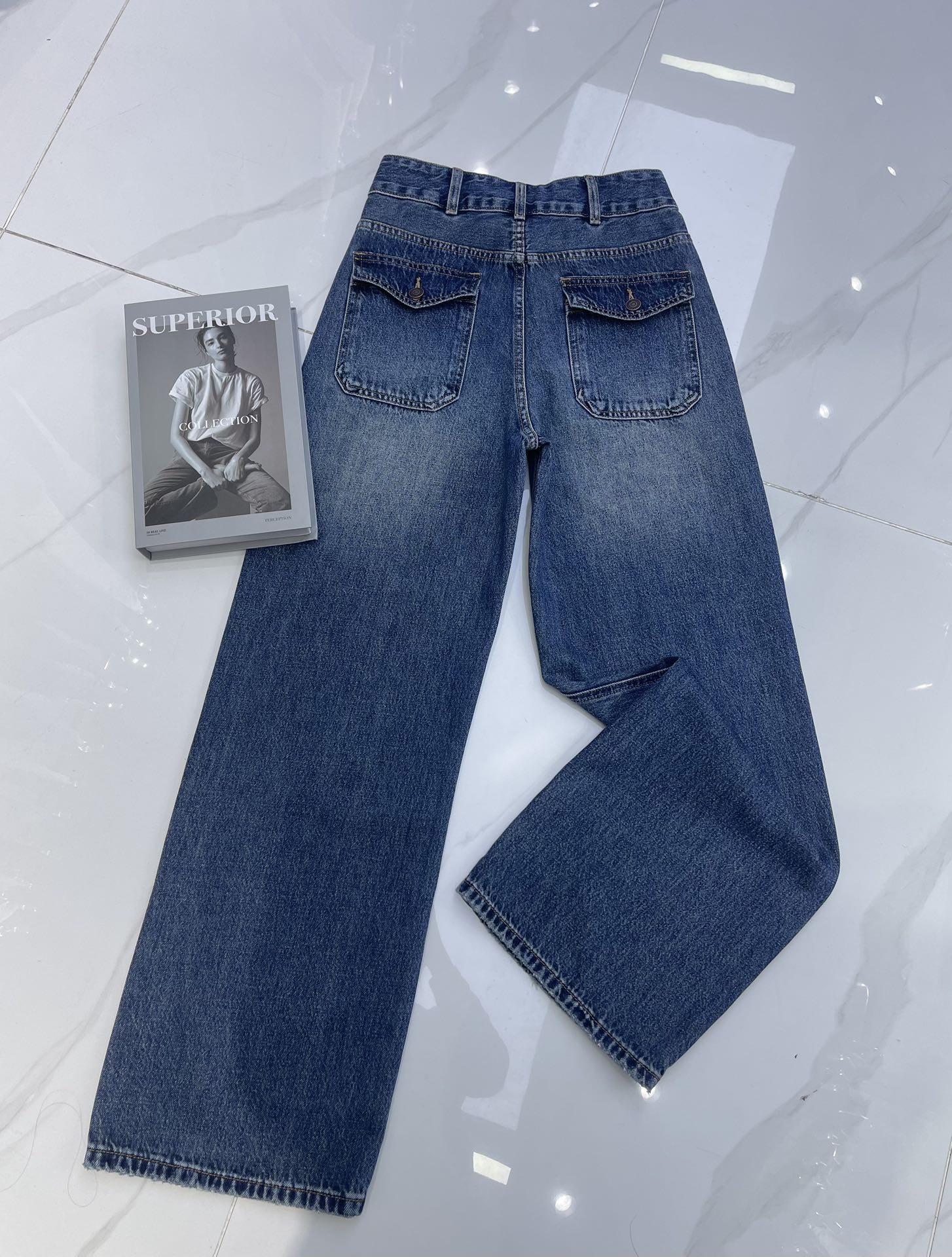 CELINE High-Waisted Wide Leg Jeans with Belt - Chic and Comfortable 6 i1756352720 8246 7
