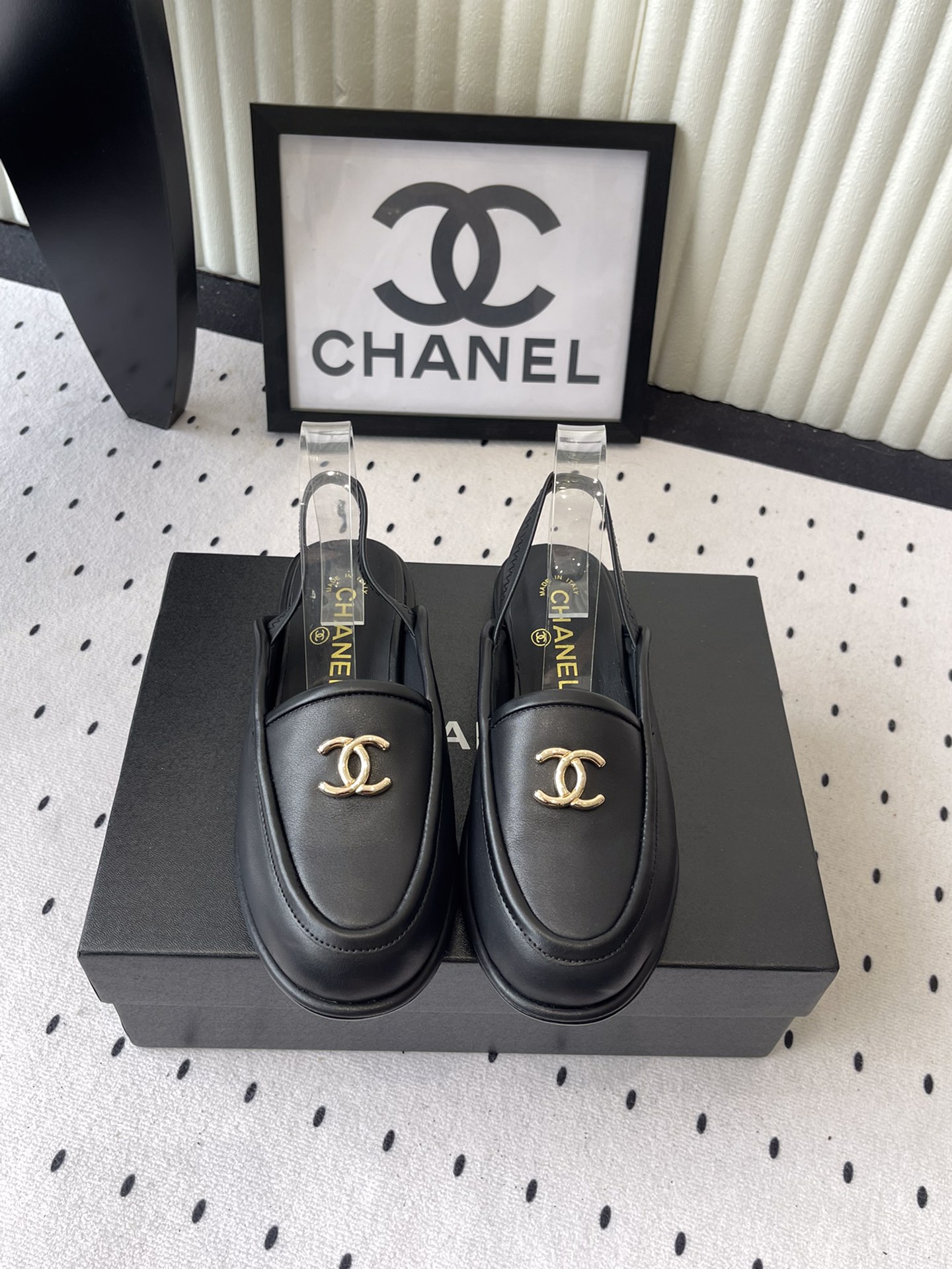 NO:467308,Chanel new autumn and winter fur sandals, super comfortable and age-reducing, versatile style, original imported sheepskin/beef reverse velvet upper, imported sheepskin lining, Italian leather outsole, Size35-39 (40 41 custom made), loafers, chanel, loafers, sandals, sheepskin, Leather soles19860909Chanel新款秋冬毛毛凉鞋 上脚超舒服特减龄 百搭气质款 原版进口羊皮/牛反绒鞋面 进口羊皮内里 意大利真皮大底 Size35-39（40 41订做）,乐福鞋,chanel,loafers,sandals,sheepskin,Leather soles,Women's Shoes