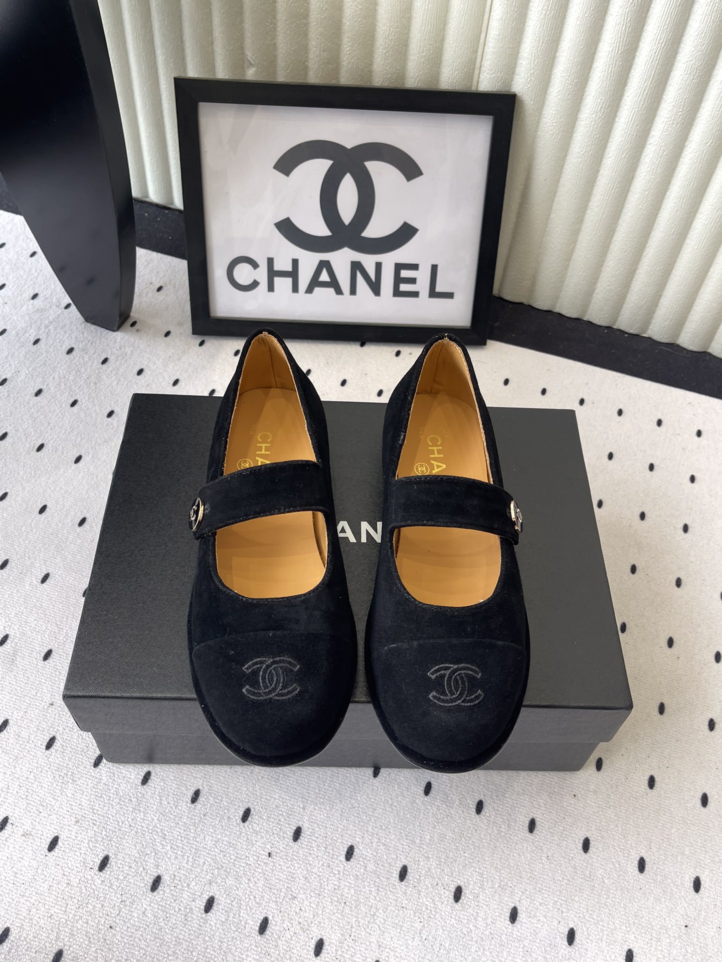 NO:467301,Chanel new autumn and winter wool single shoes, high-version shipment, round square head design cute, comfortable and warm, imported Yangjing upper, sheepskin footbed, Italian leather sole, Size35-41 (customized for 40 and 41, no return or exchange), fur shoes, Mary Jane, chanel, mary jane, sheepskin, sheep, Leather soles19860909Chanel新款秋冬羊毛单鞋 高版本出货 圆方头设计呆萌可爱 上脚舒适暖和 进口羊京鞋面 羊皮垫脚内里 意大利真皮大底 Size35-41（40、41定做不退换）,毛毛鞋玛丽珍,chanel,mary jane,sheepskin,sheep,Leather soles,Women's Shoes