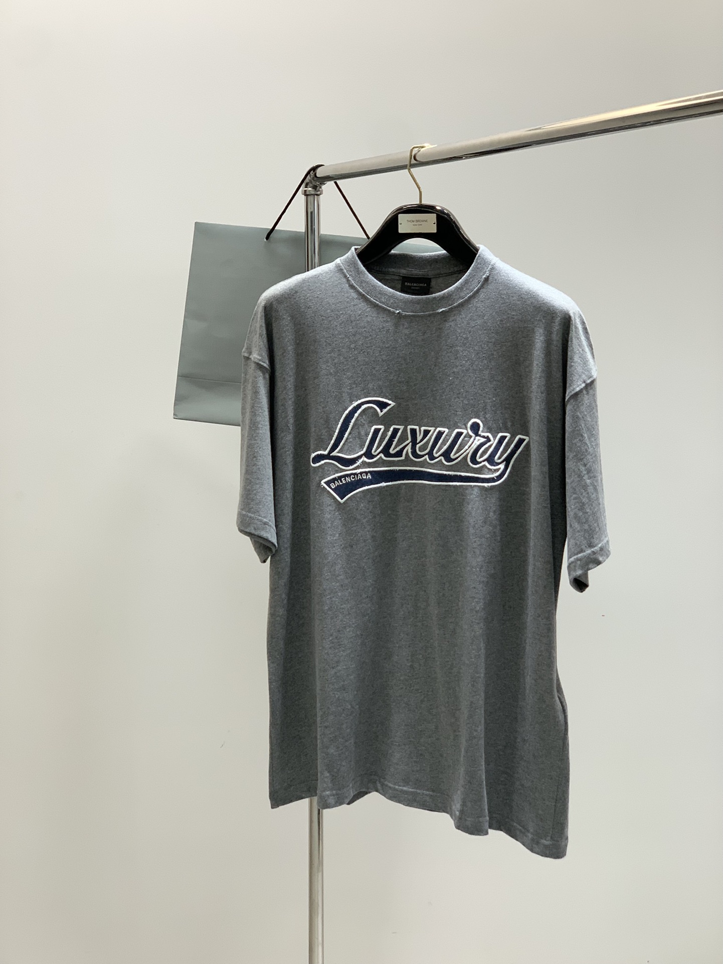 ，Balenciaga 巴黎世家，2025夏季最新款，专柜同步有售，原单狠货，爆款时尚休闲圆领短袖T恤，