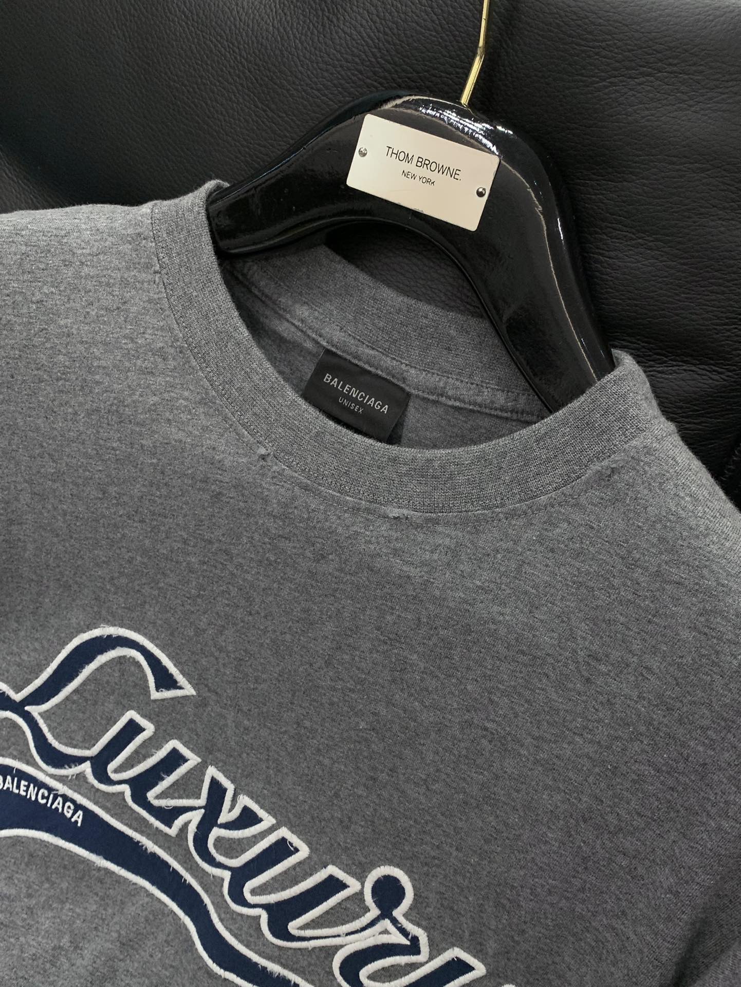 ，Balenciaga 巴黎世家，2025夏季最新款，专柜同步有售，原单狠货，爆款时尚休闲圆领短袖T恤，