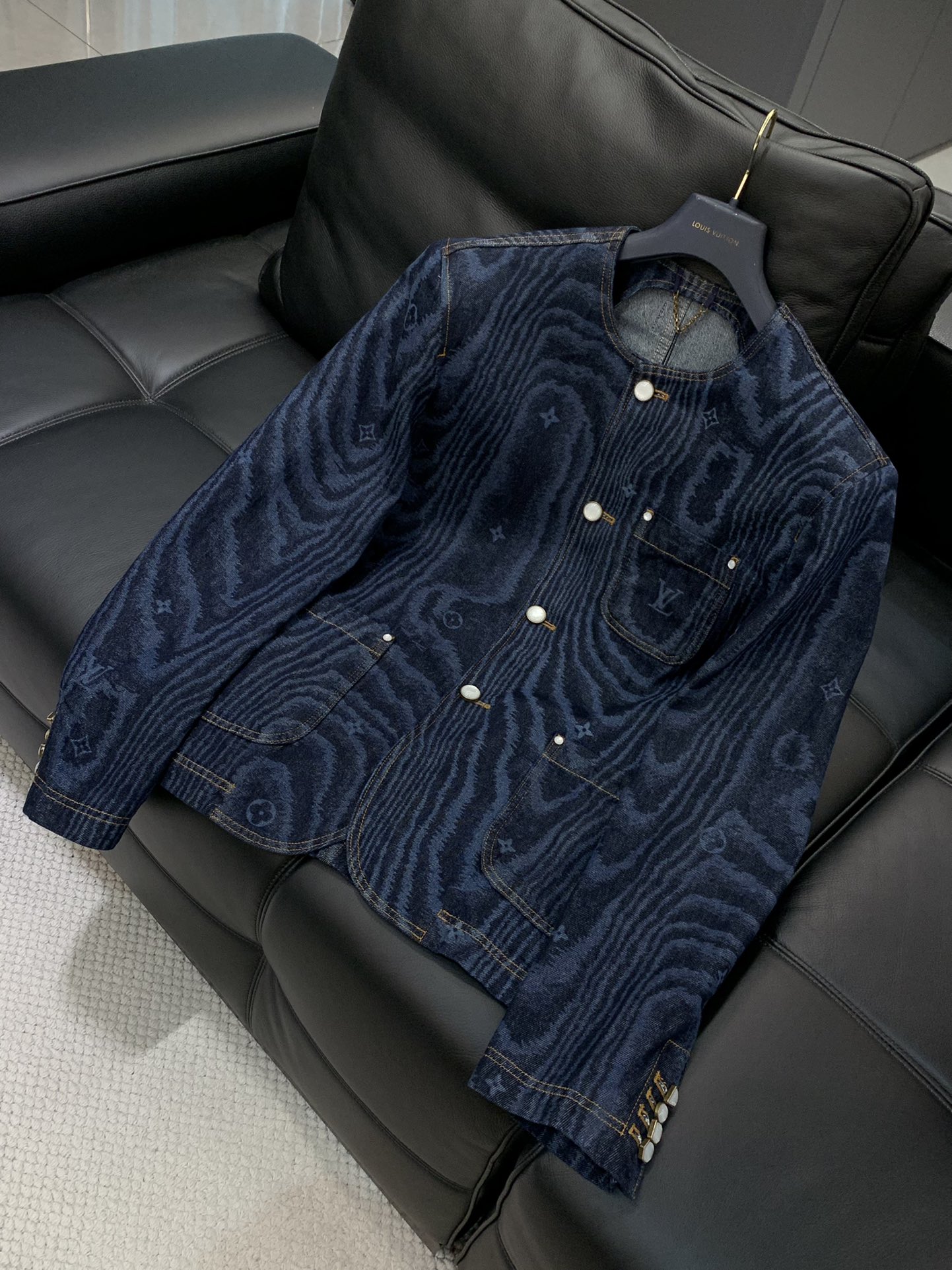 ，LouisVuitton 路易威登，2025秋季最新款，专柜同步有售，原单狠货，时尚休闲牛仔外套，上身