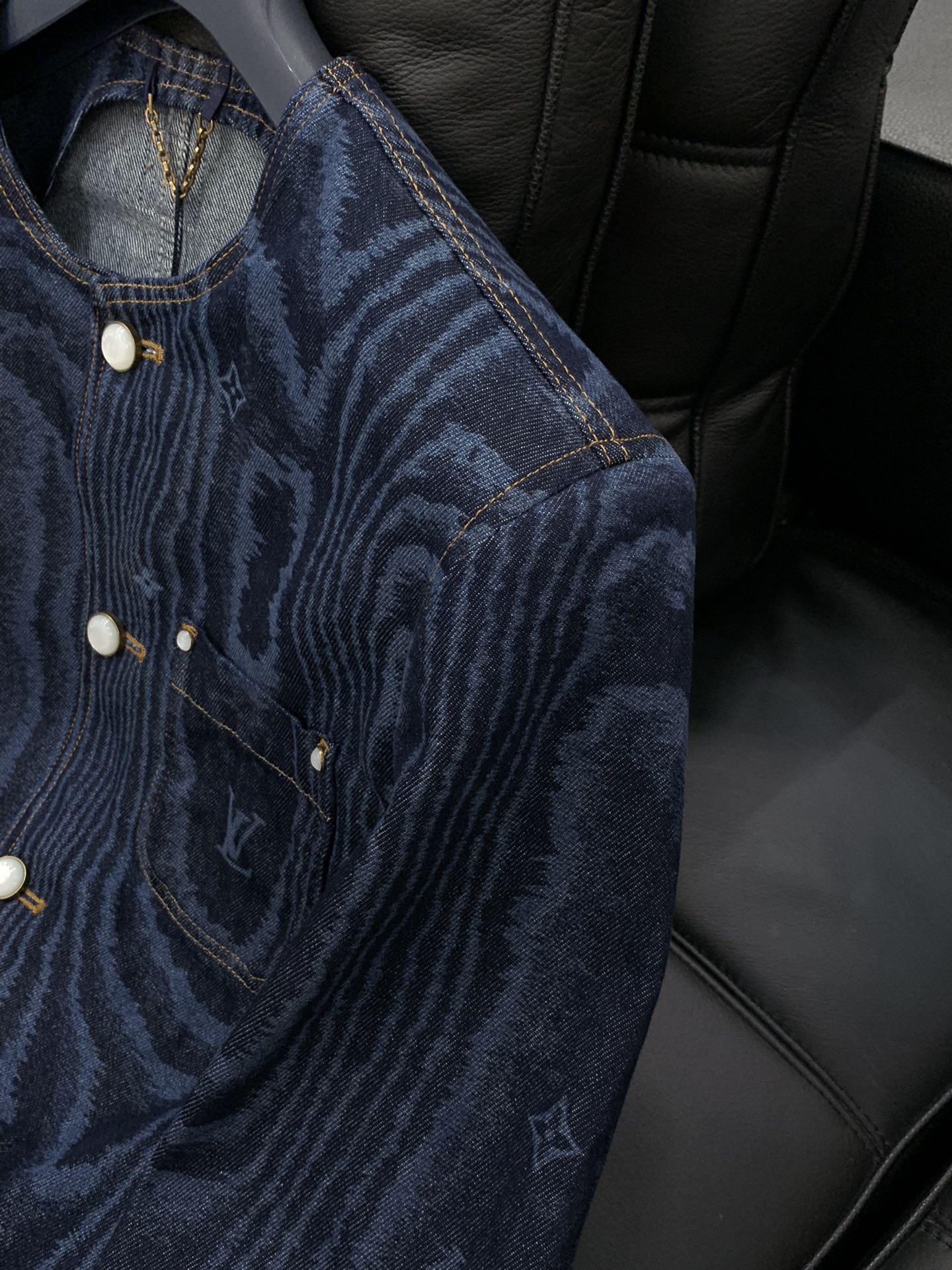 ，LouisVuitton 路易威登，2025秋季最新款，专柜同步有售，原单狠货，时尚休闲牛仔外套，上身