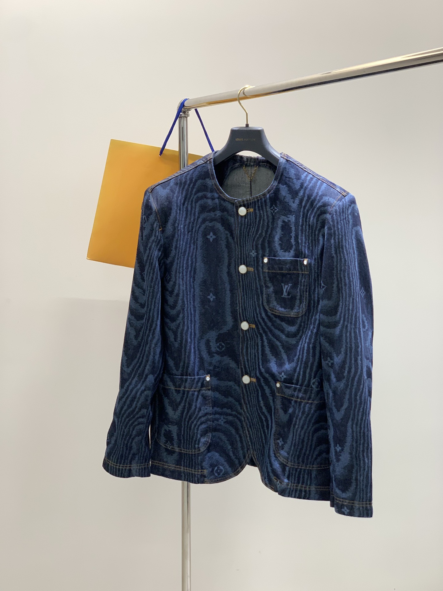 ，LouisVuitton 路易威登，2025秋季最新款，专柜同步有售，原单狠货，时尚休闲牛仔外套，上身