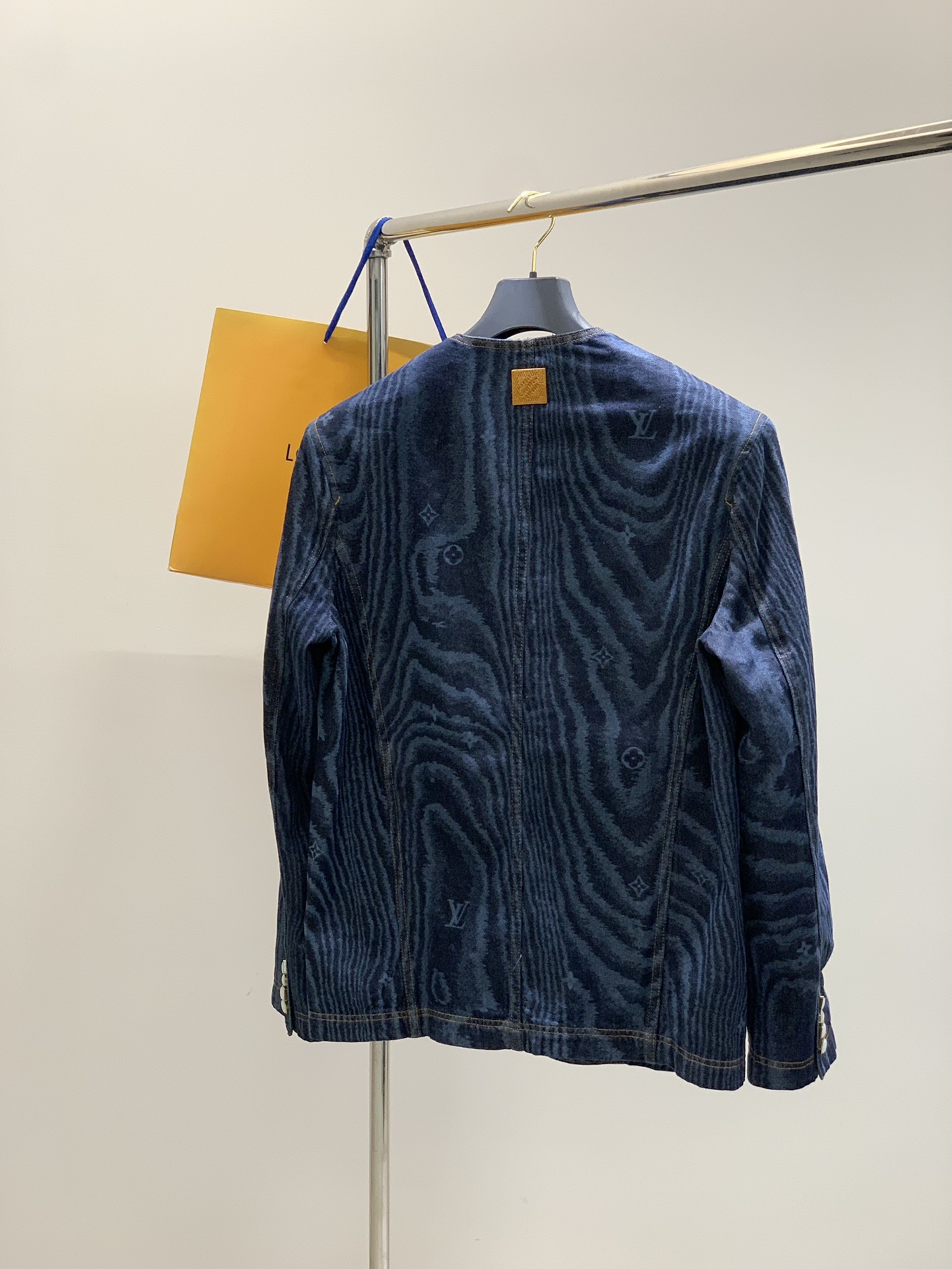 ，LouisVuitton 路易威登，2025秋季最新款，专柜同步有售，原单狠货，时尚休闲牛仔外套，上身