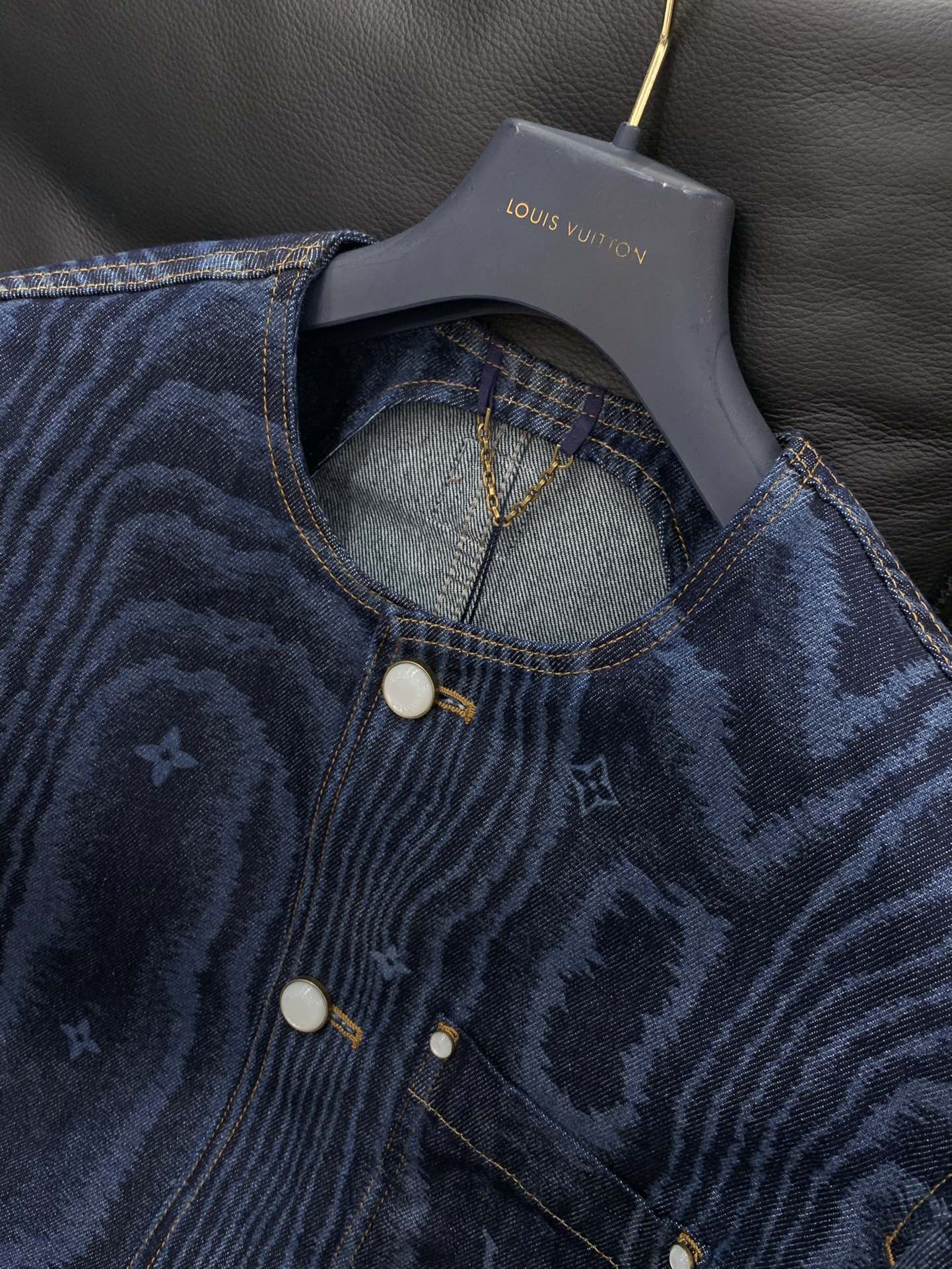 ，LouisVuitton 路易威登，2025秋季最新款，专柜同步有售，原单狠货，时尚休闲牛仔外套，上身