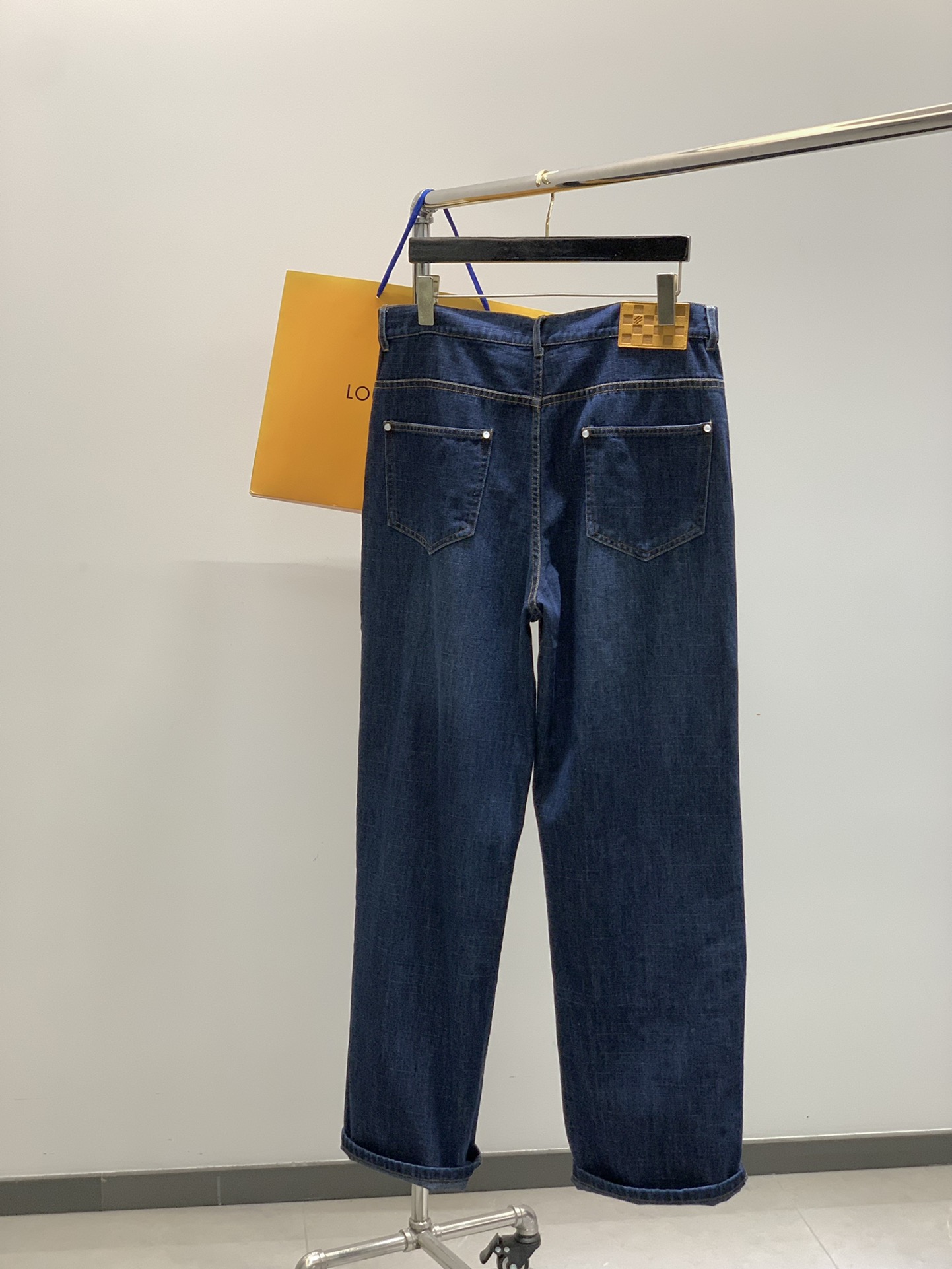 ，LouisVuitton 路易威登，2025秋季最新款，专柜同步有售，原单狠货，时尚休闲牛仔裤，上身很