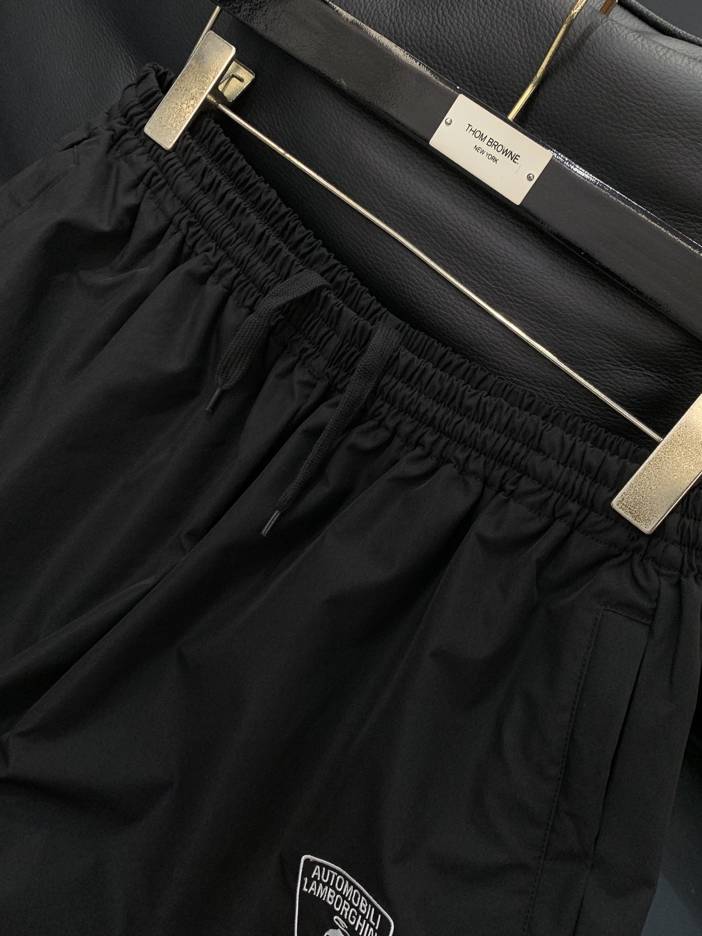 ，Balenciaga 巴黎世家，2025秋季最新品，专柜同步有售，原单狠货，时尚休闲裤，进口原版水洗弹