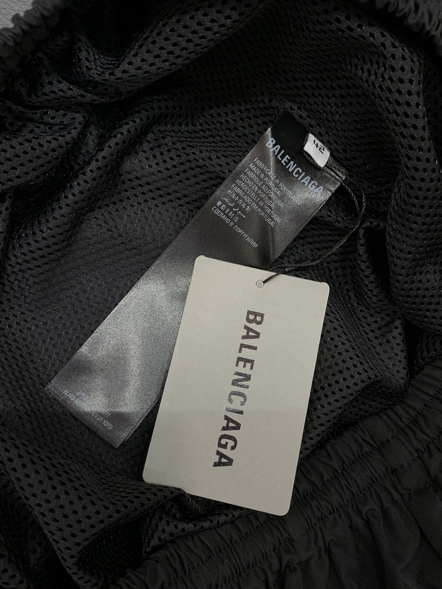 ，Balenciaga 巴黎世家，2025秋季最新品，专柜同步有售，原单狠货，时尚休闲裤，进口原版水洗弹