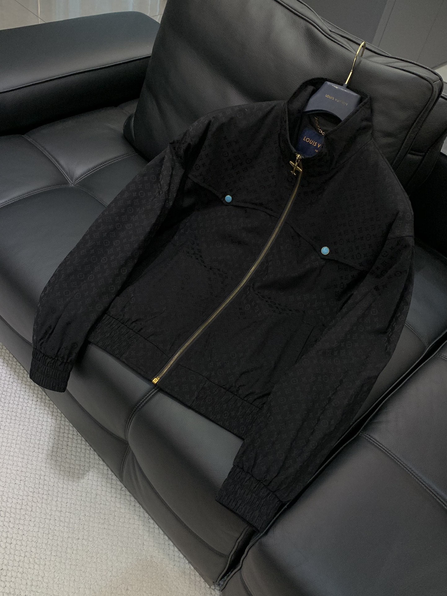 ，LouisVuitton 路易威登，2025秋季最新款，专柜同步有售，原单狠货，时尚休闲连帽外套，上身