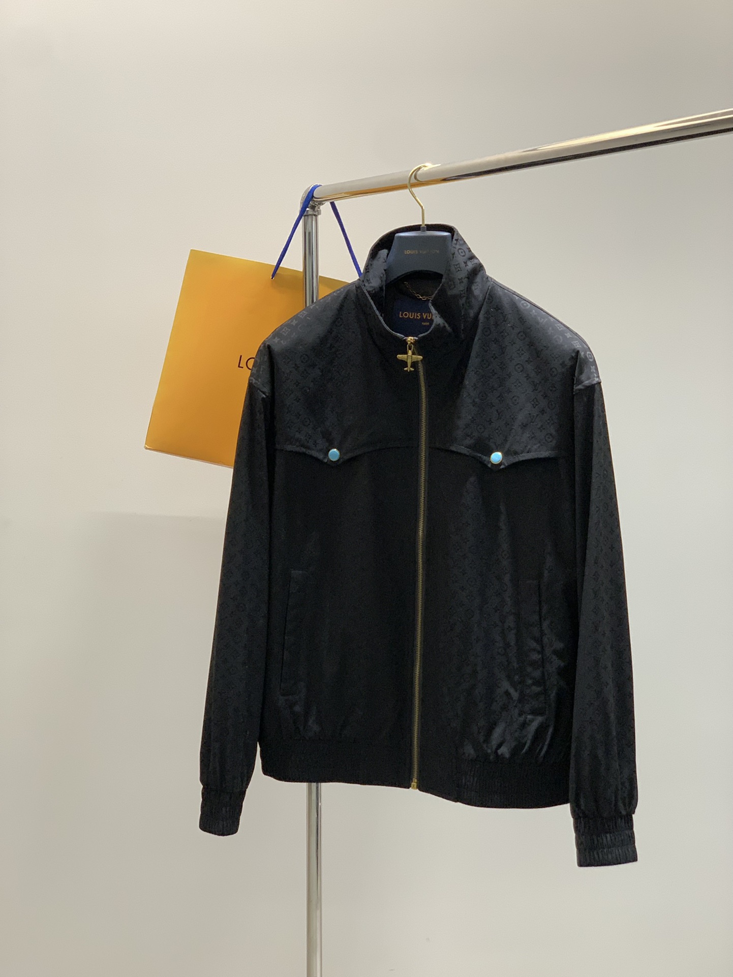 ，LouisVuitton 路易威登，2025秋季最新款，专柜同步有售，原单狠货，时尚休闲连帽外套，上身