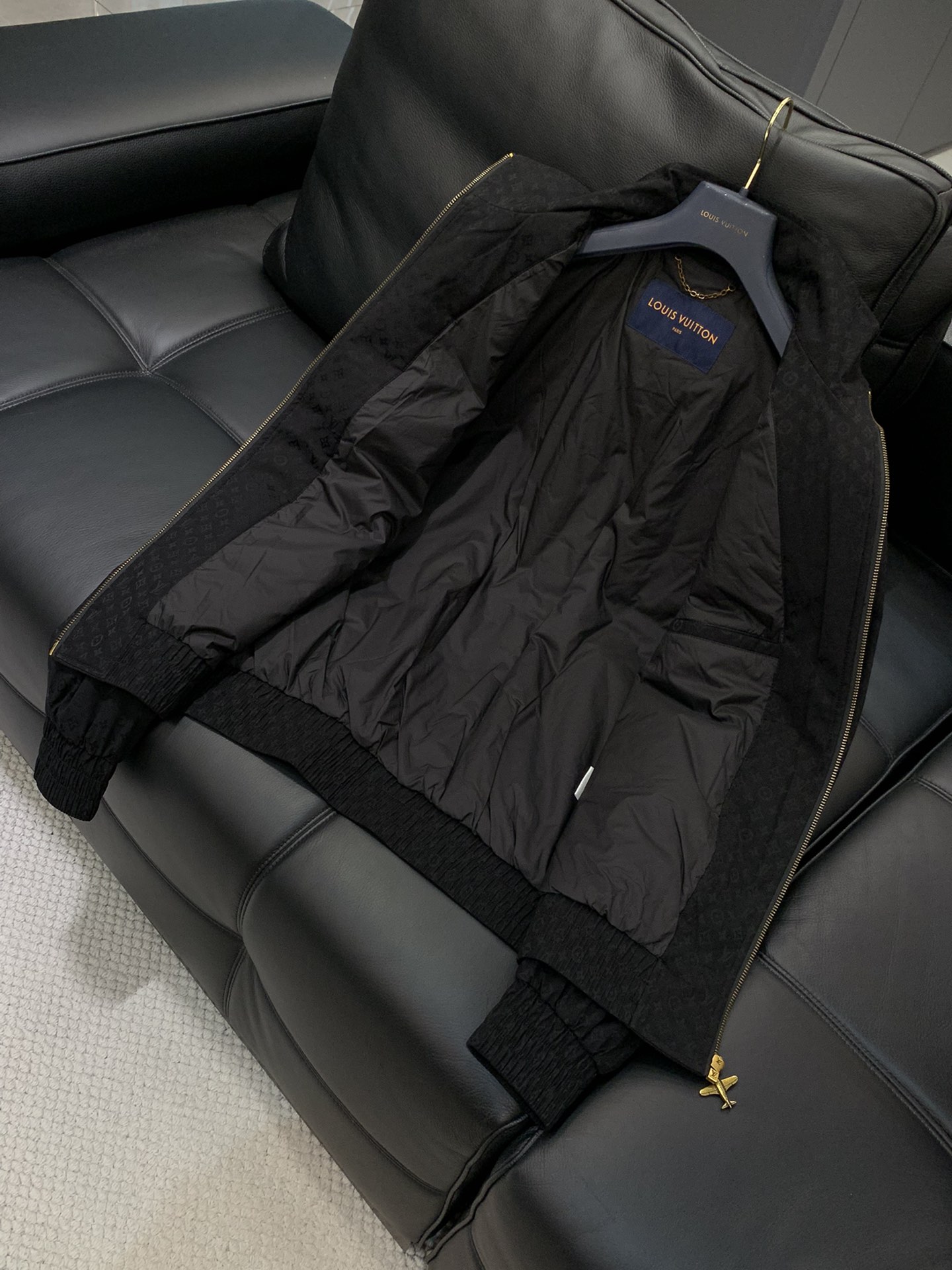 ，LouisVuitton 路易威登，2025秋季最新款，专柜同步有售，原单狠货，时尚休闲连帽外套，上身