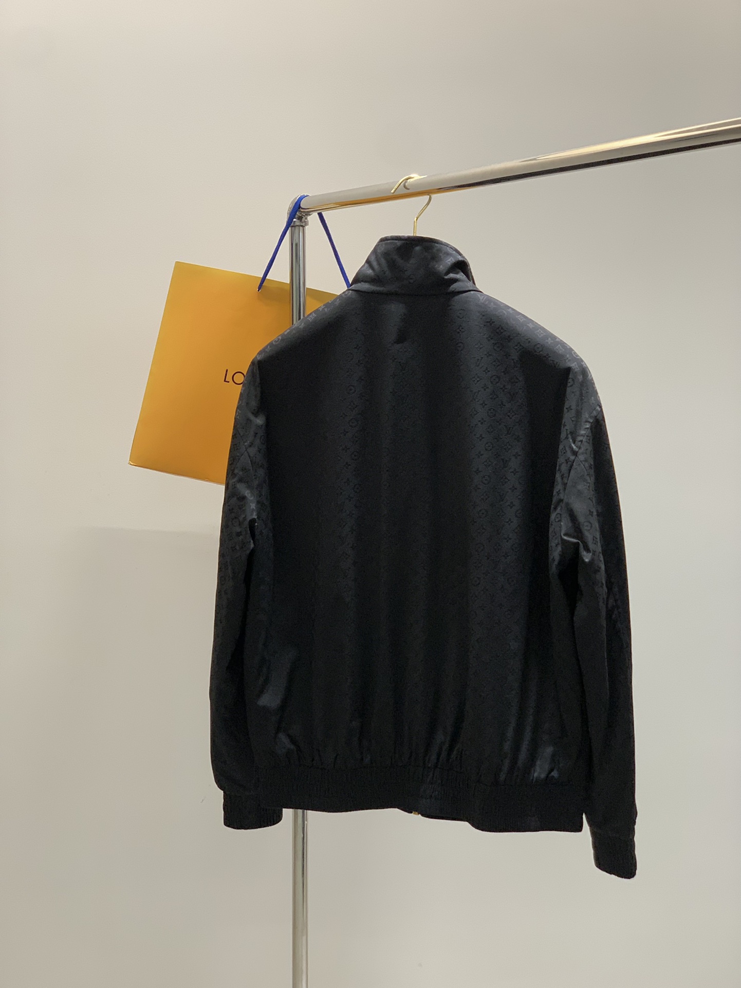 ，LouisVuitton 路易威登，2025秋季最新款，专柜同步有售，原单狠货，时尚休闲连帽外套，上身