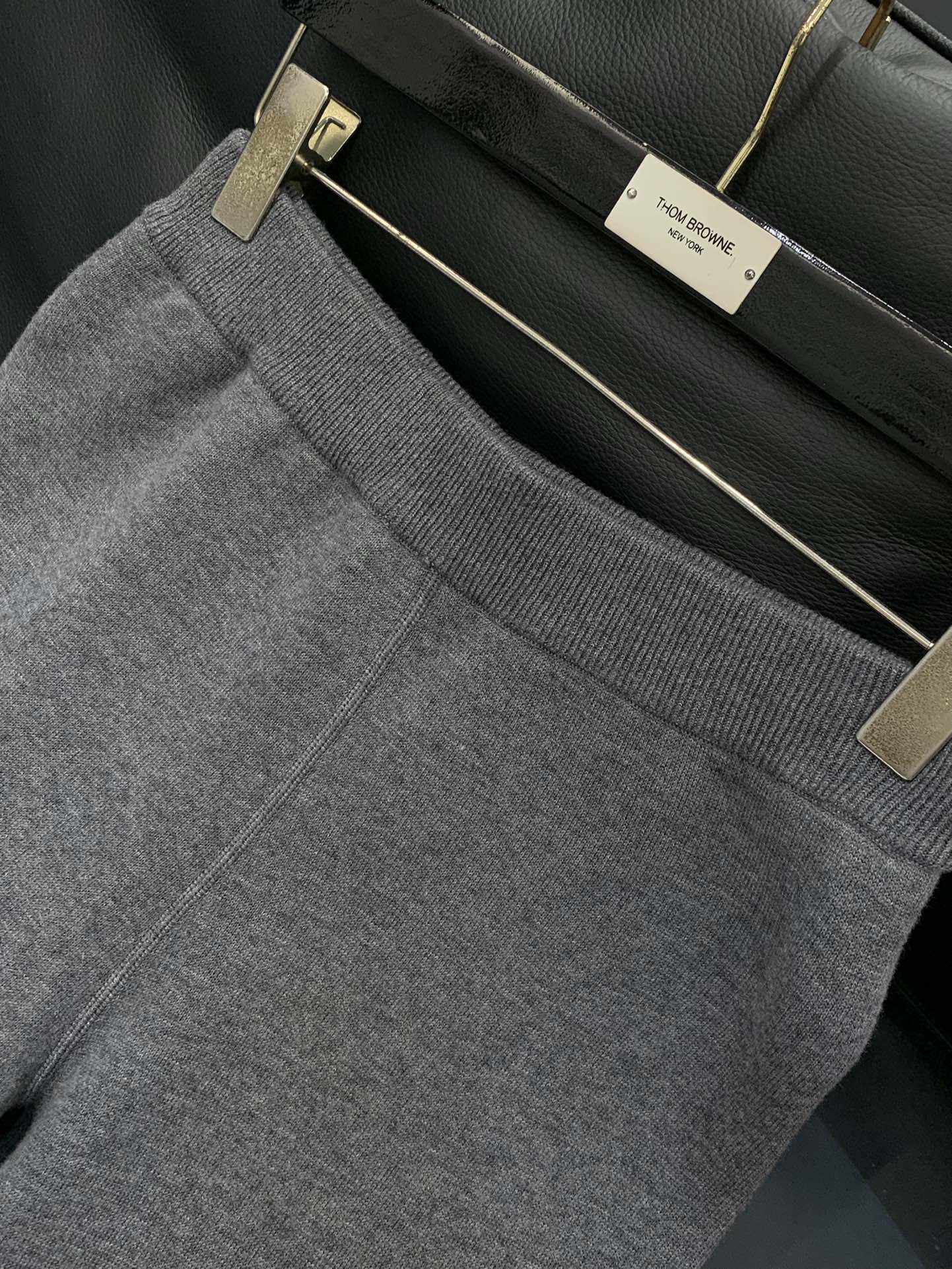 ，Dior 迪奥， 2025秋季新品，专柜同步有售，简约时尚针织休闲裤，原版进口面料，舒适透气，顶级针织