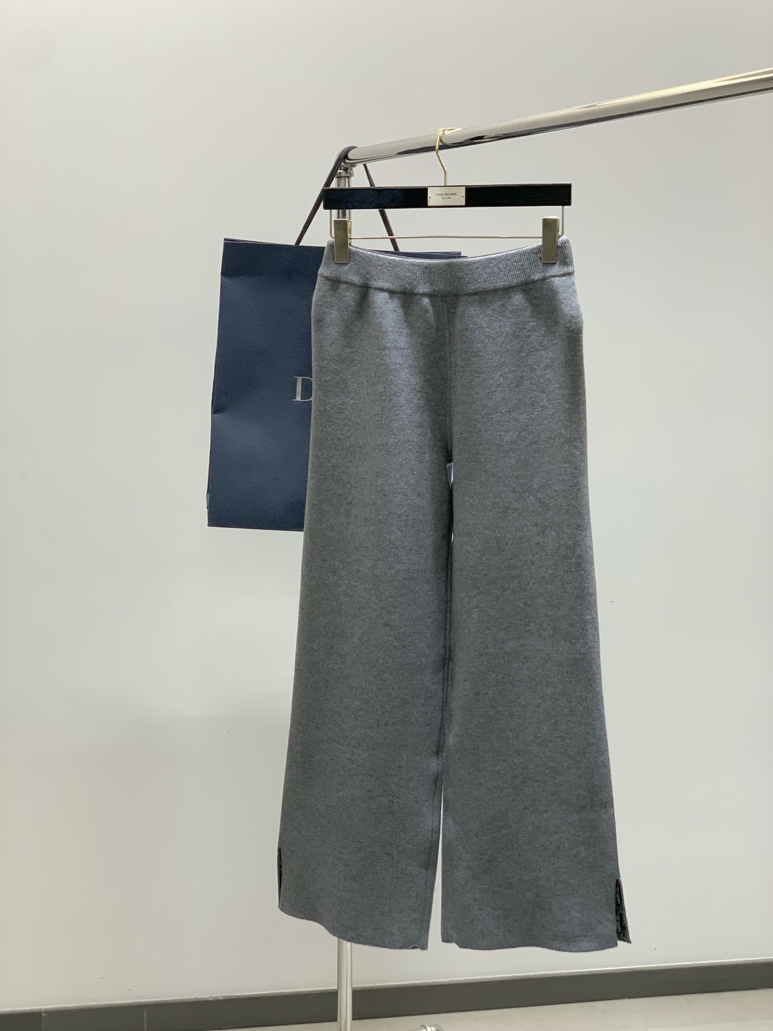 ，Dior 迪奥， 2025秋季新品，专柜同步有售，简约时尚针织休闲裤，原版进口面料，舒适透气，顶级针织