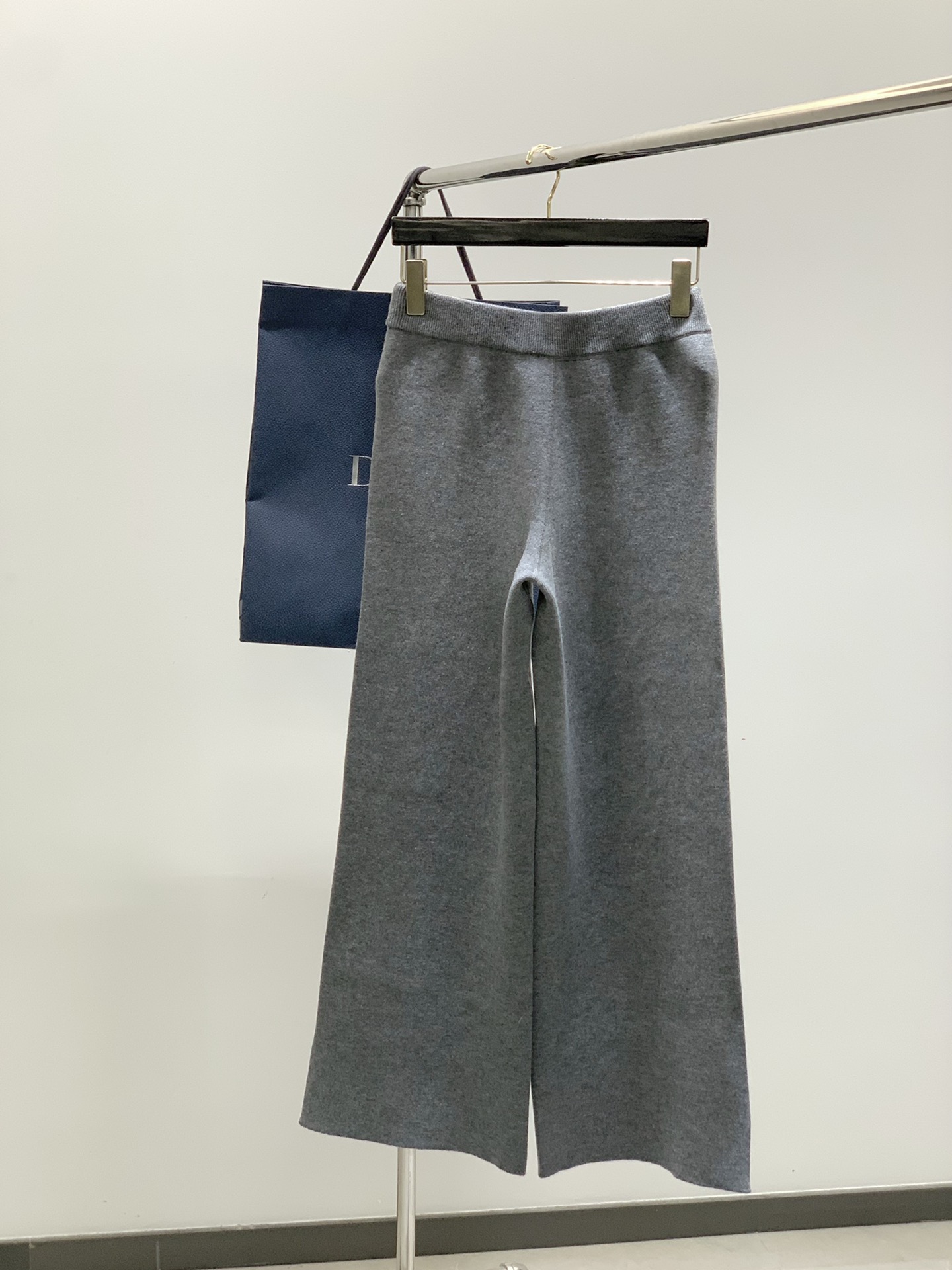 ，Dior 迪奥， 2025秋季新品，专柜同步有售，简约时尚针织休闲裤，原版进口面料，舒适透气，顶级针织