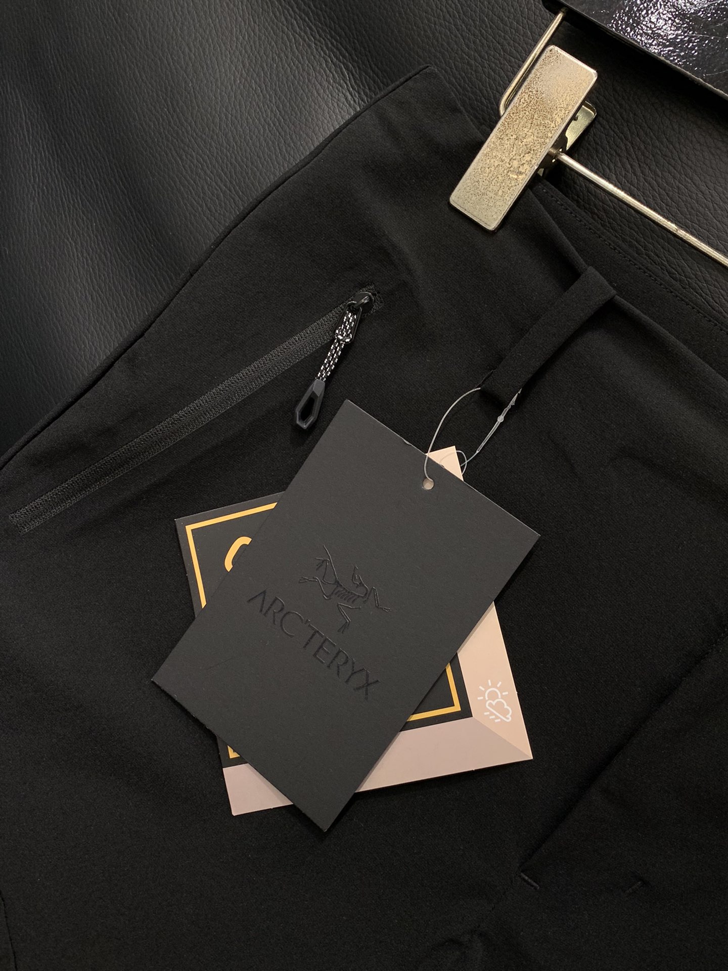 ，ARCTERYX 始祖鸟，2025夏秋新品，时尚休闲裤，专柜同步有售，原单狠货，采用进口原版面料，顶级