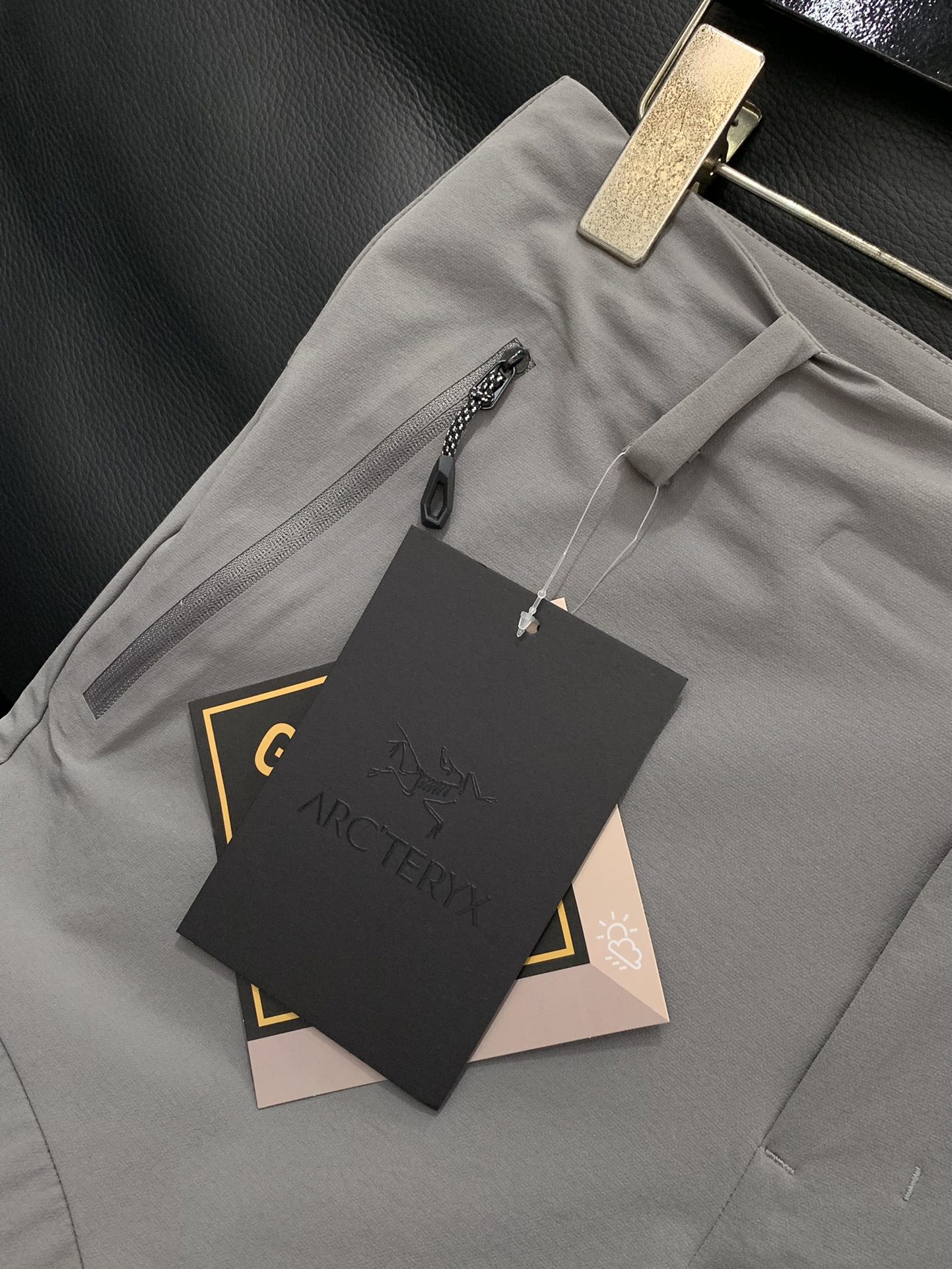 ，ARCTERYX 始祖鸟，2025夏秋新品，时尚休闲裤，专柜同步有售，原单狠货，采用进口原版面料，顶级