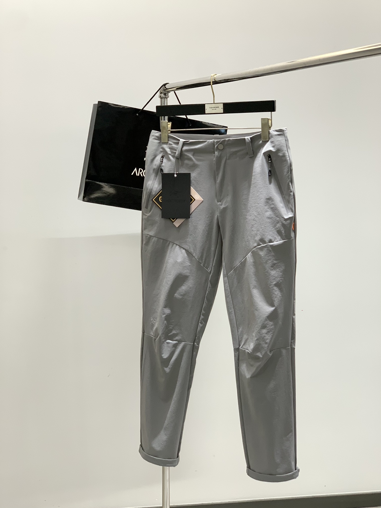 ，ARCTERYX 始祖鸟，2025夏秋新品，时尚休闲裤，专柜同步有售，原单狠货，采用进口原版面料，顶级