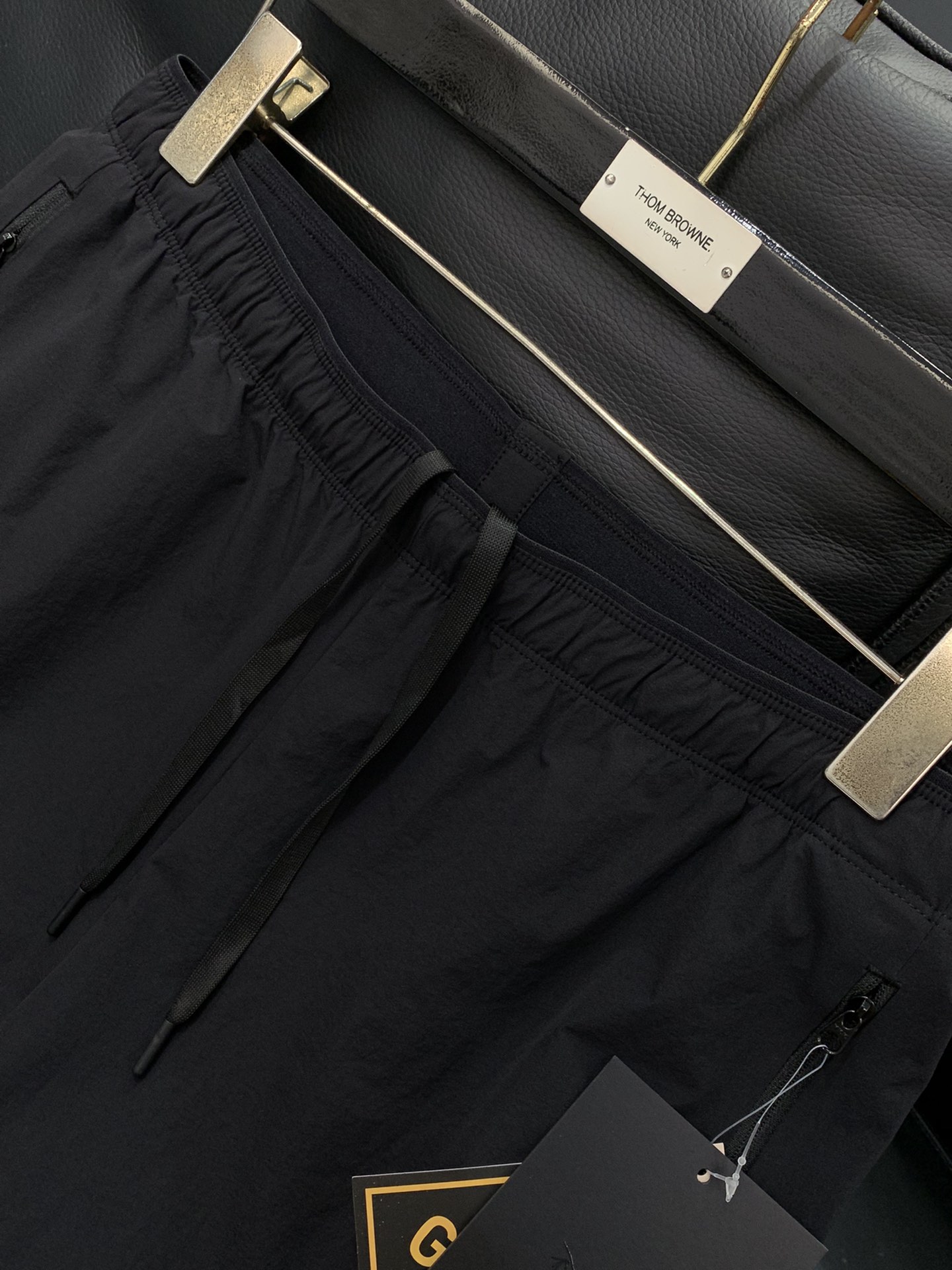 ，ARCTERYX 始祖鸟，2025夏秋新品，时尚休闲裤，专柜同步有售，原单狠货，采用进口原版面料，顶级