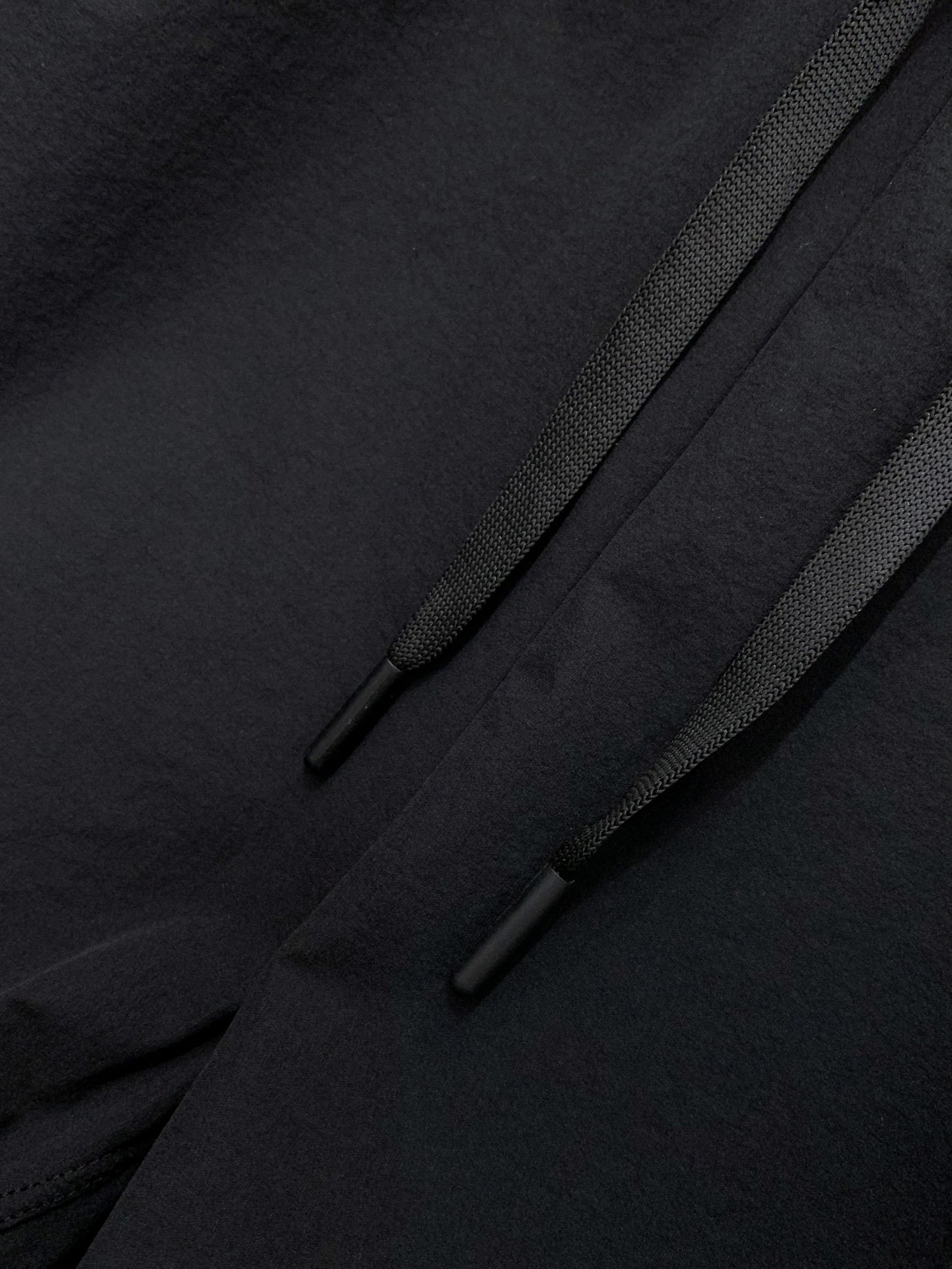 ，ARCTERYX 始祖鸟，2025夏秋新品，时尚休闲裤，专柜同步有售，原单狠货，采用进口原版面料，顶级