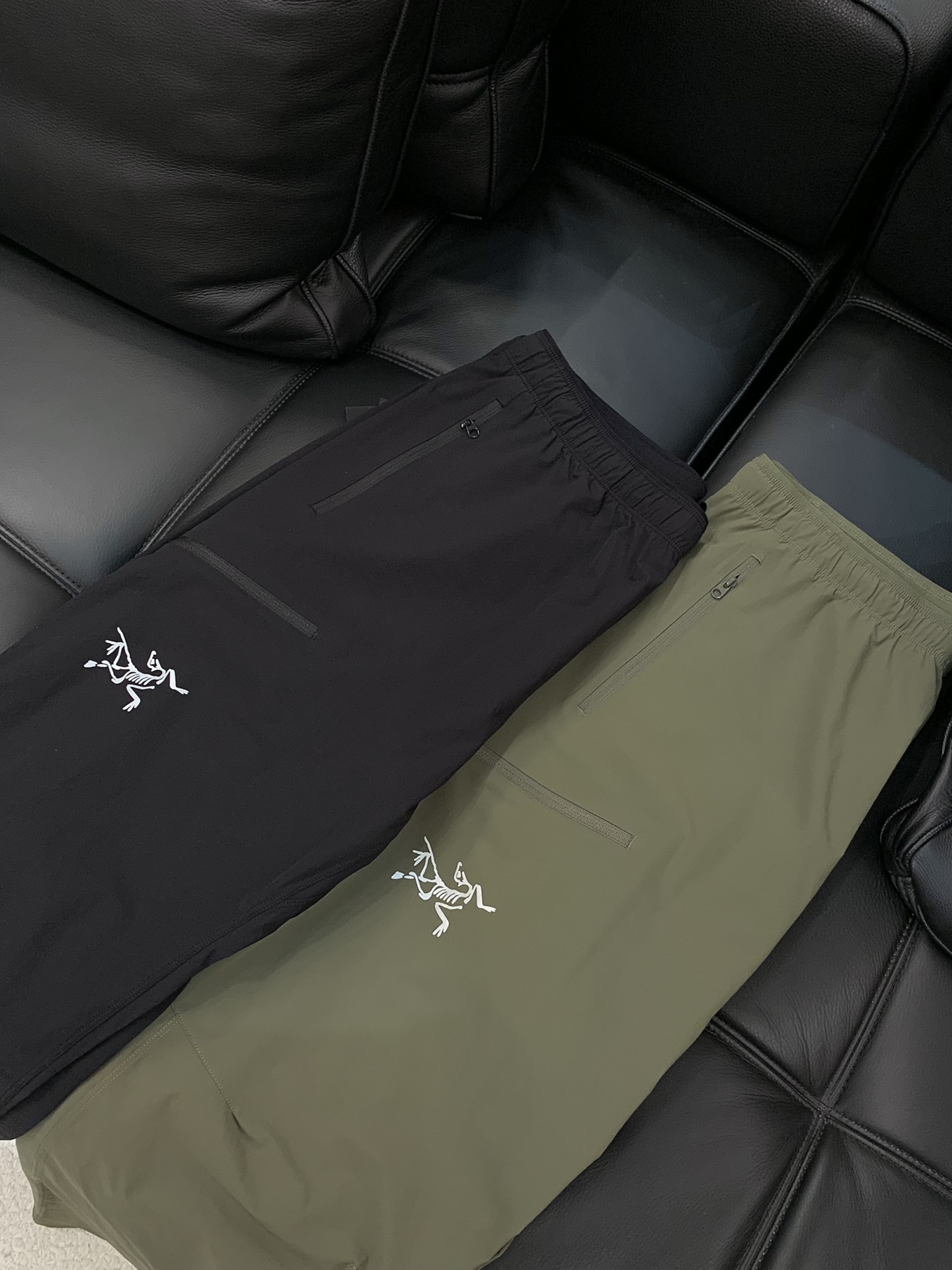 ，ARCTERYX 始祖鸟，2025夏秋新品，时尚休闲裤，专柜同步有售，原单狠货，采用进口原版面料，顶级