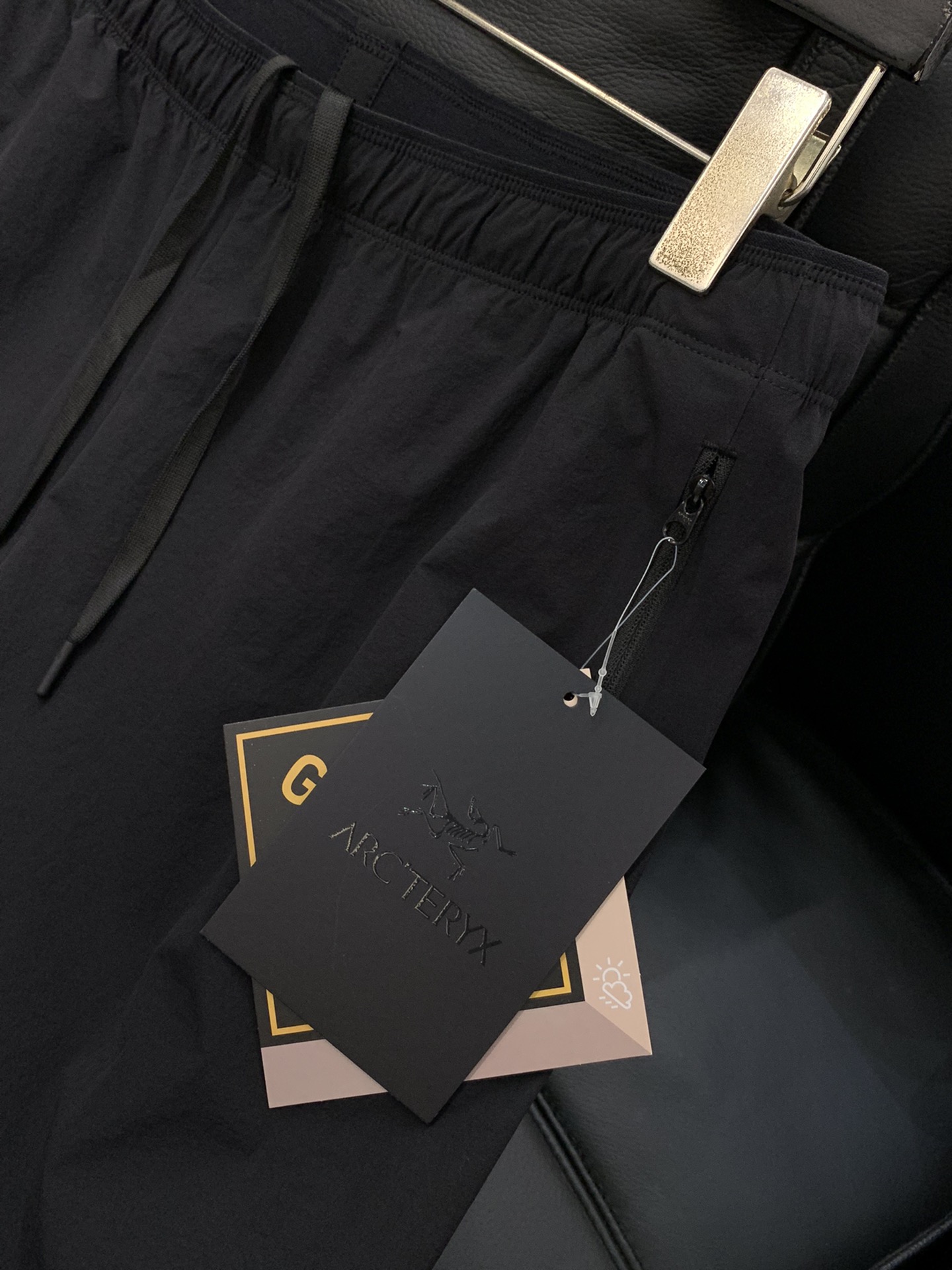 ，ARCTERYX 始祖鸟，2025夏秋新品，时尚休闲裤，专柜同步有售，原单狠货，采用进口原版面料，顶级