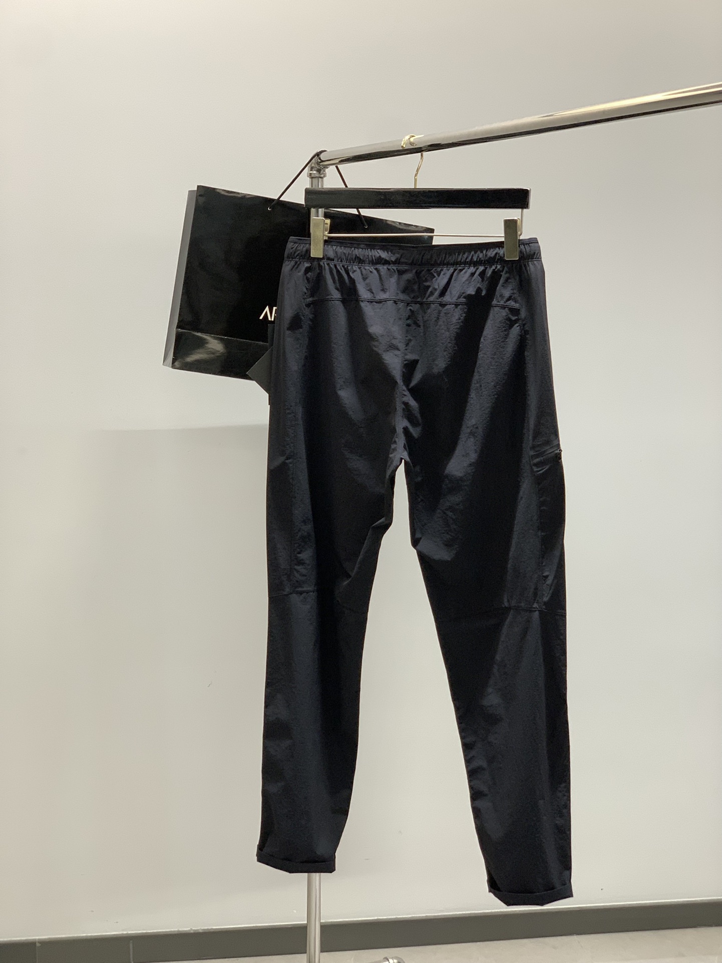 ，ARCTERYX 始祖鸟，2025夏秋新品，时尚休闲裤，专柜同步有售，原单狠货，采用进口原版面料，顶级