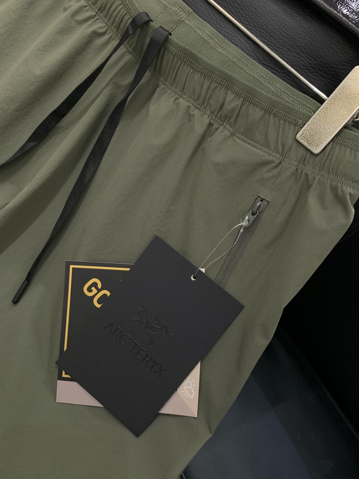 ，ARCTERYX 始祖鸟，2025夏秋新品，时尚休闲裤，专柜同步有售，原单狠货，采用进口原版面料，顶级