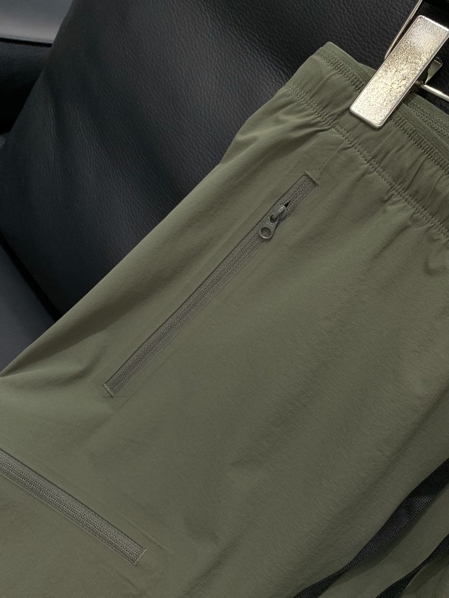 ，ARCTERYX 始祖鸟，2025夏秋新品，时尚休闲裤，专柜同步有售，原单狠货，采用进口原版面料，顶级