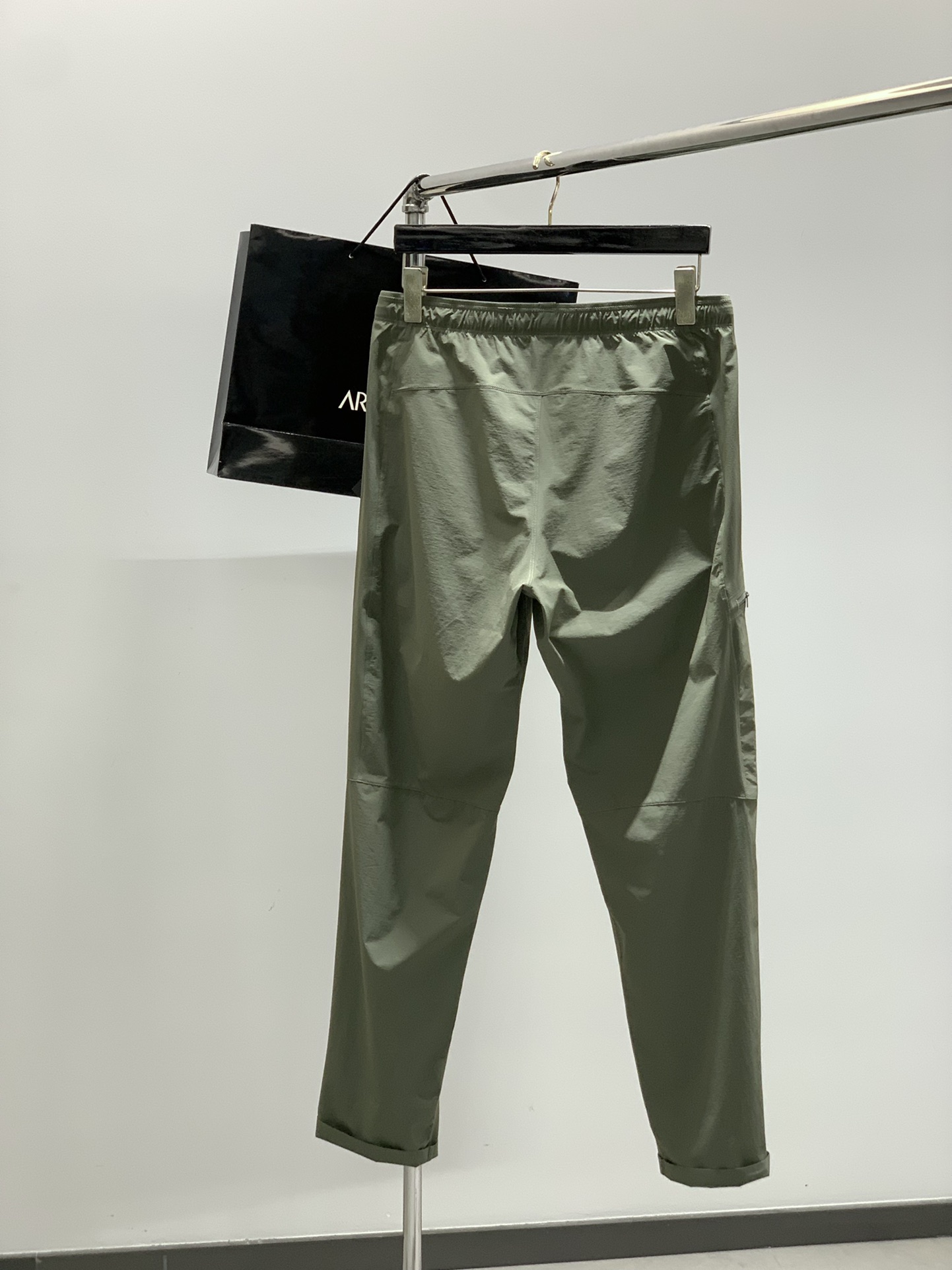 ，ARCTERYX 始祖鸟，2025夏秋新品，时尚休闲裤，专柜同步有售，原单狠货，采用进口原版面料，顶级