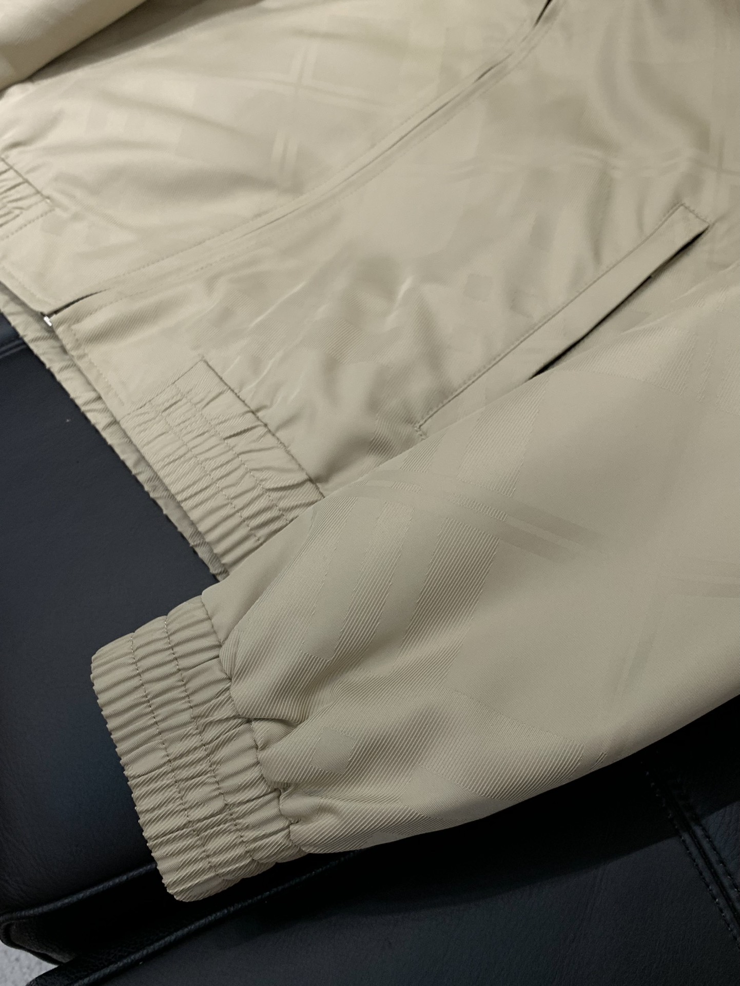 ，Burberry 巴宝莉，2025秋季最新品，专柜同步有售，原单狠货，时尚休闲夹克翻领外套，进口原版面