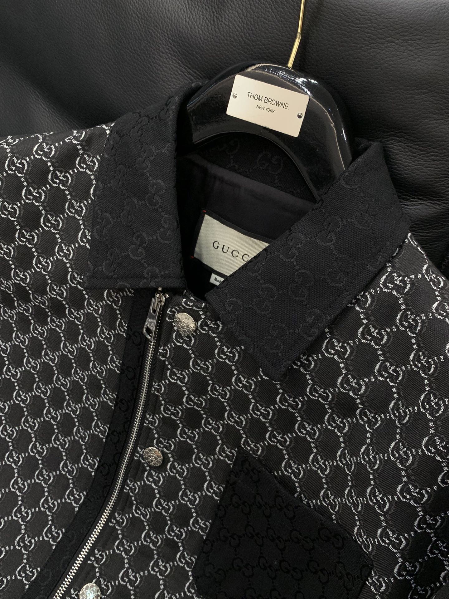 ，Gucci 古驰，2025秋季最新款，专柜同步有售，原单狠货，时尚休闲夹克翻领外套，上身很有特点！吸睛