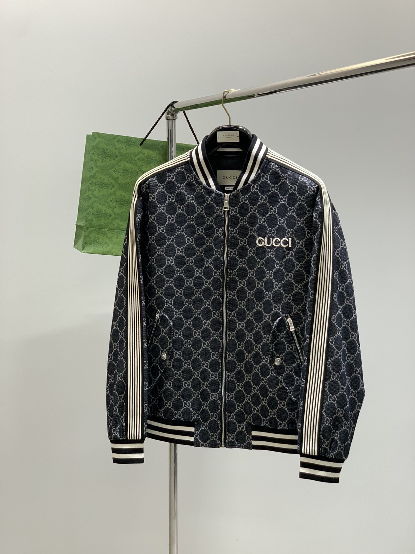 ，Gucci 古驰，2025秋季最新款，专柜同步有售，原单狠货，时尚休闲棒球服外套，上身很有特点！吸睛而